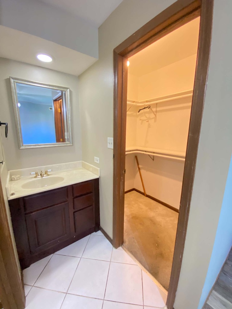 13933 LARAMIE Avenue Unit: 217