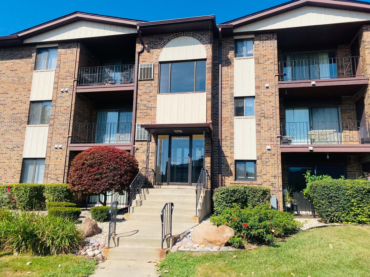 13933 LARAMIE Avenue Unit: 217