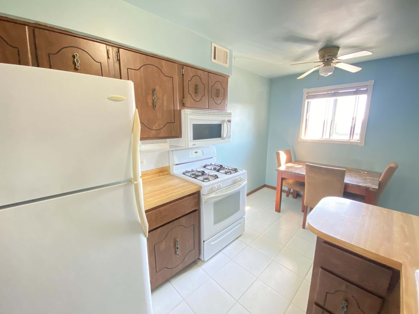 13933 LARAMIE Avenue Unit: 217