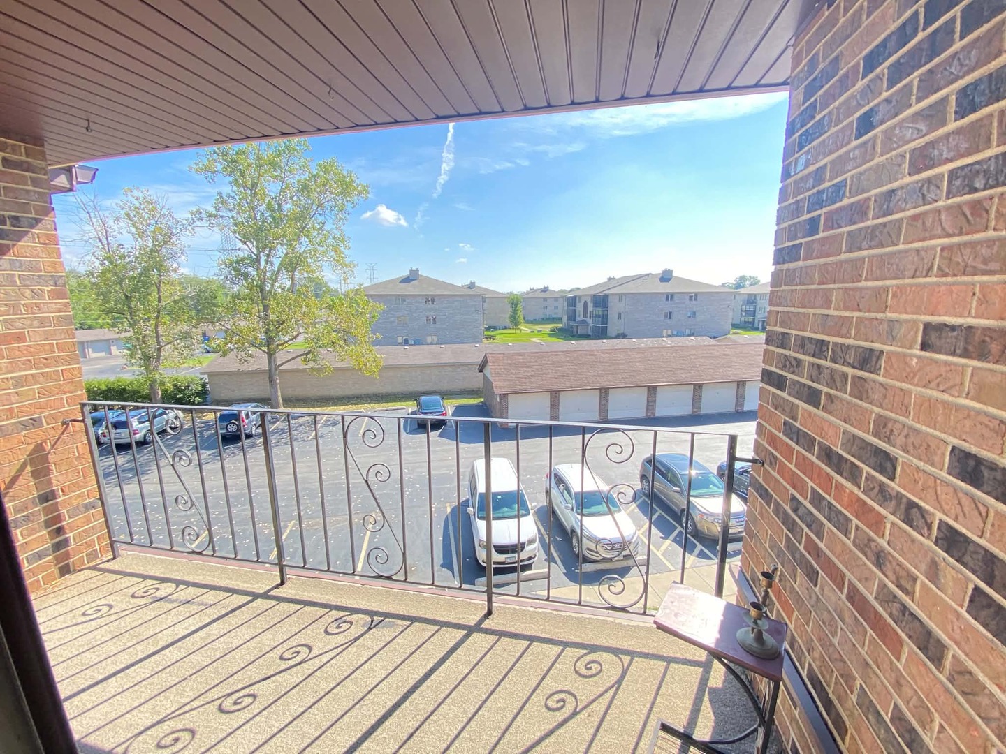 13933 LARAMIE Avenue Unit: 217