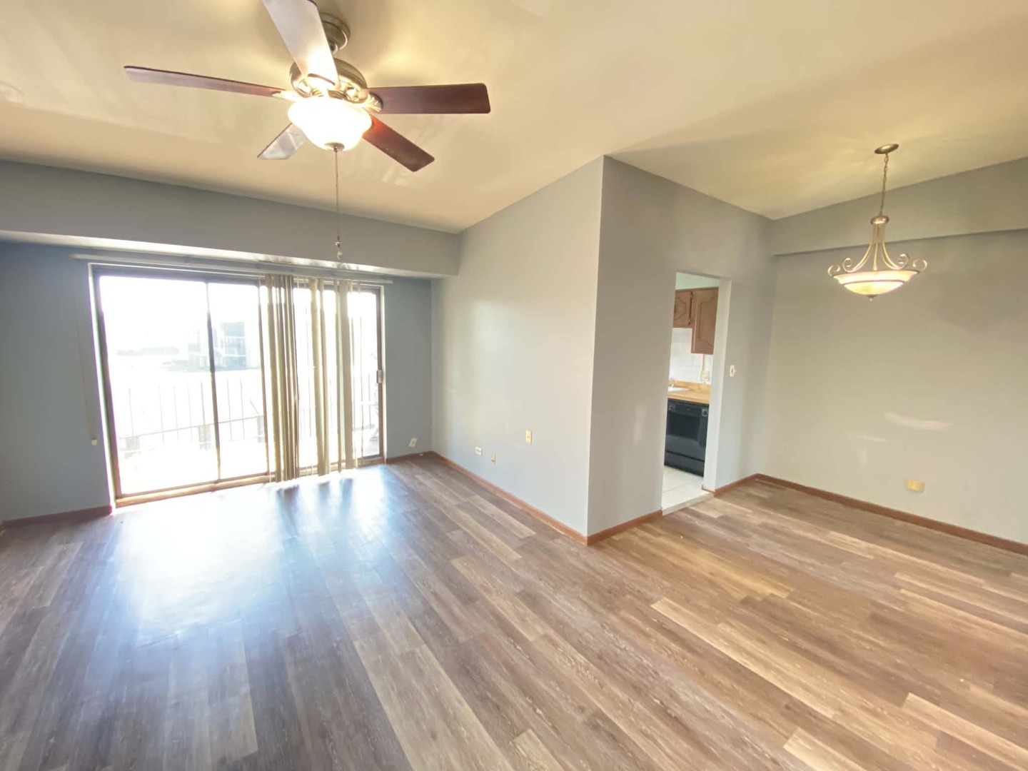 13933 LARAMIE Avenue Unit: 217