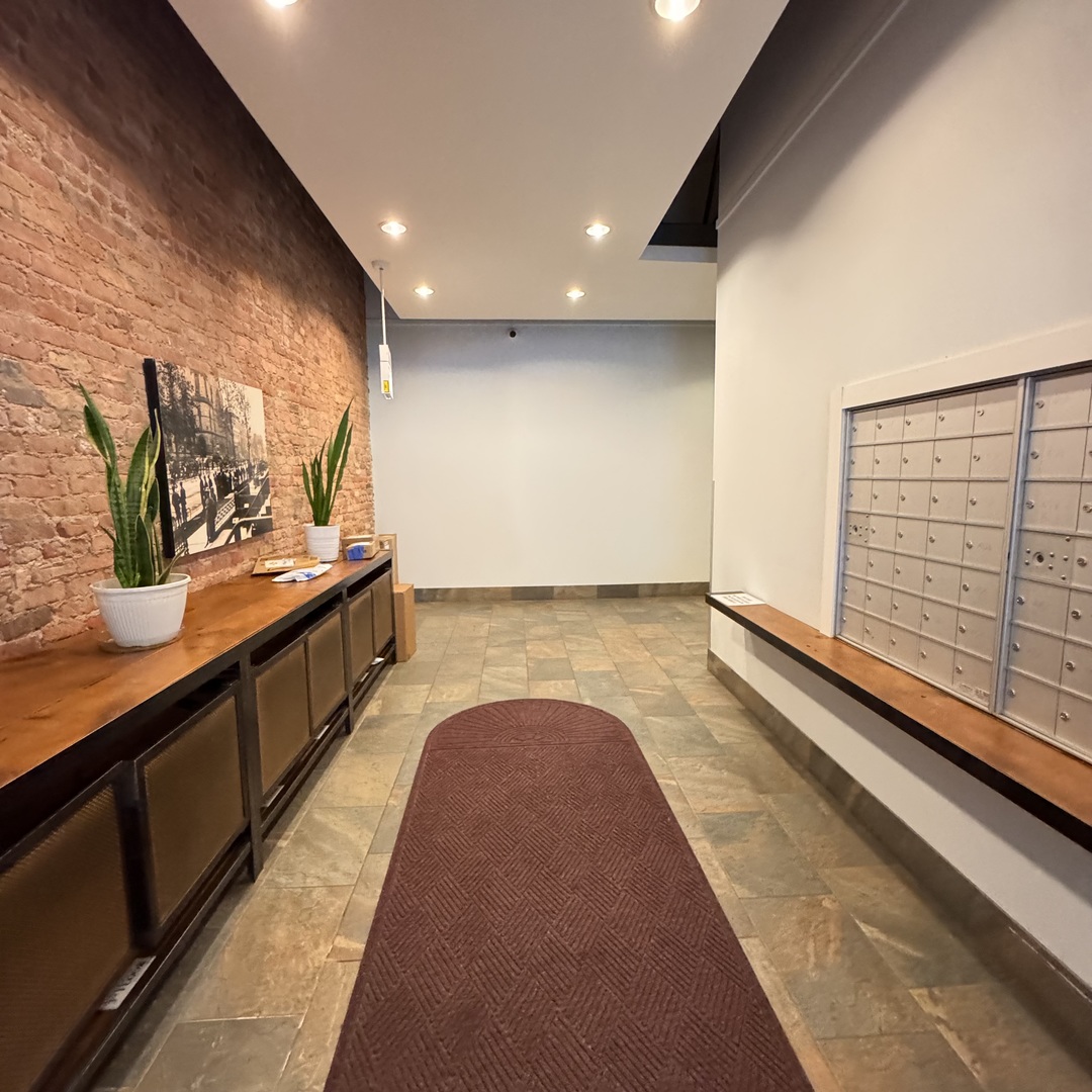 1631 S Michigan Avenue Unit: 402