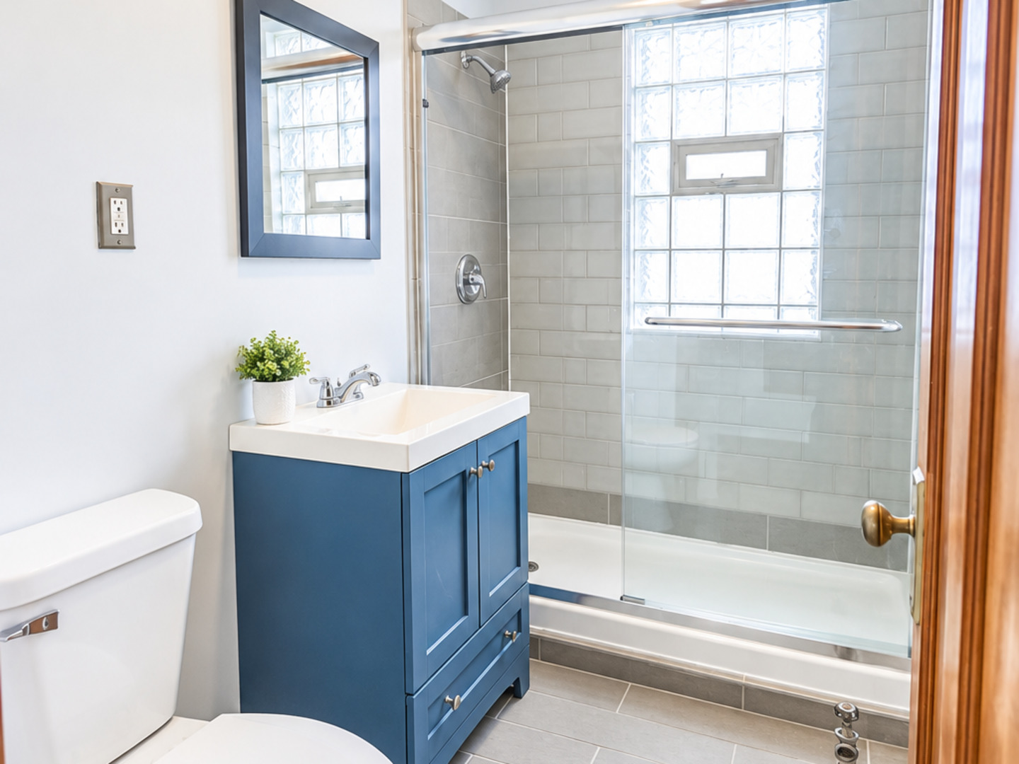2950 N Lavergne Avenue Unit: 2