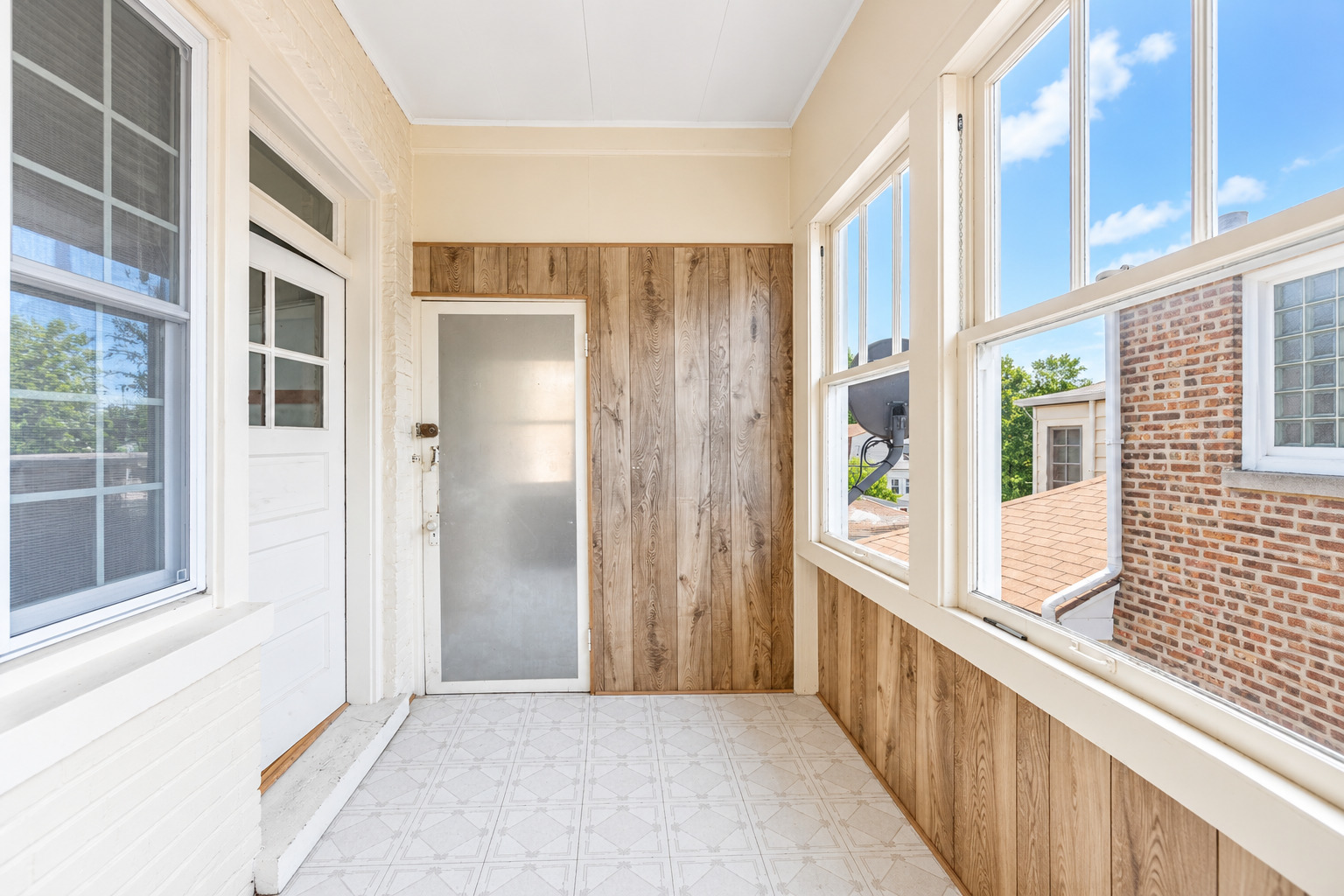 2950 N Lavergne Avenue Unit: 2
