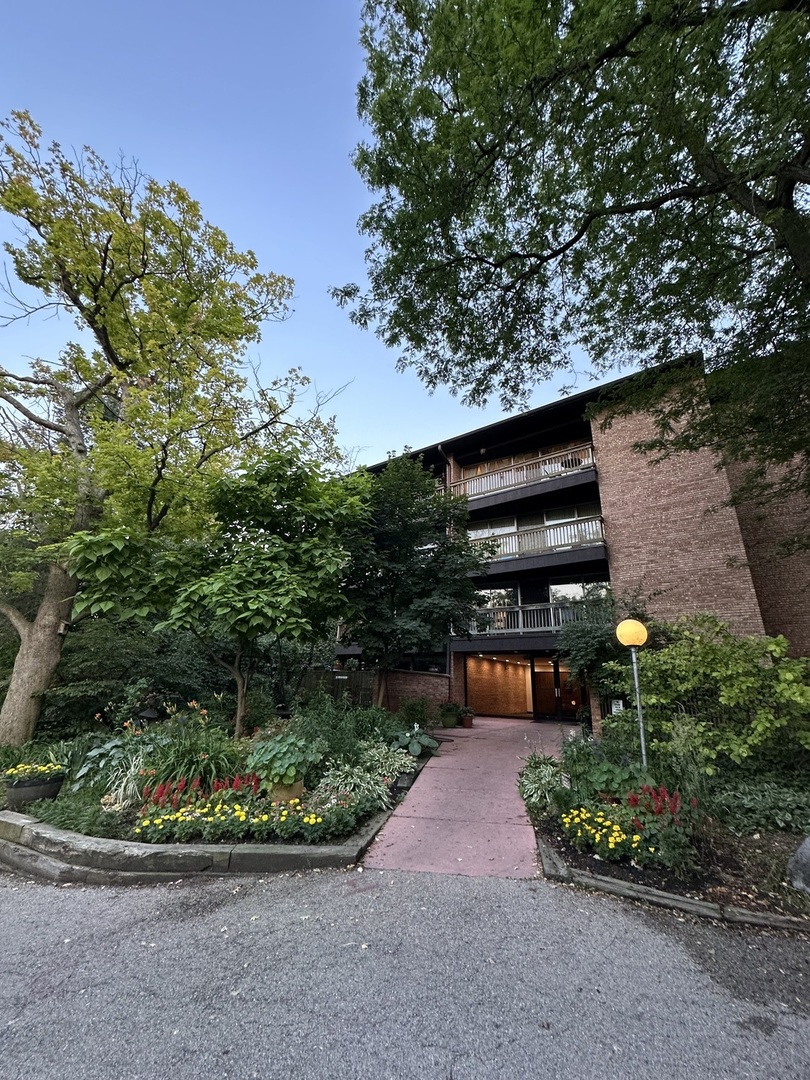 5700 Hillcrest Lane Unit: 3J