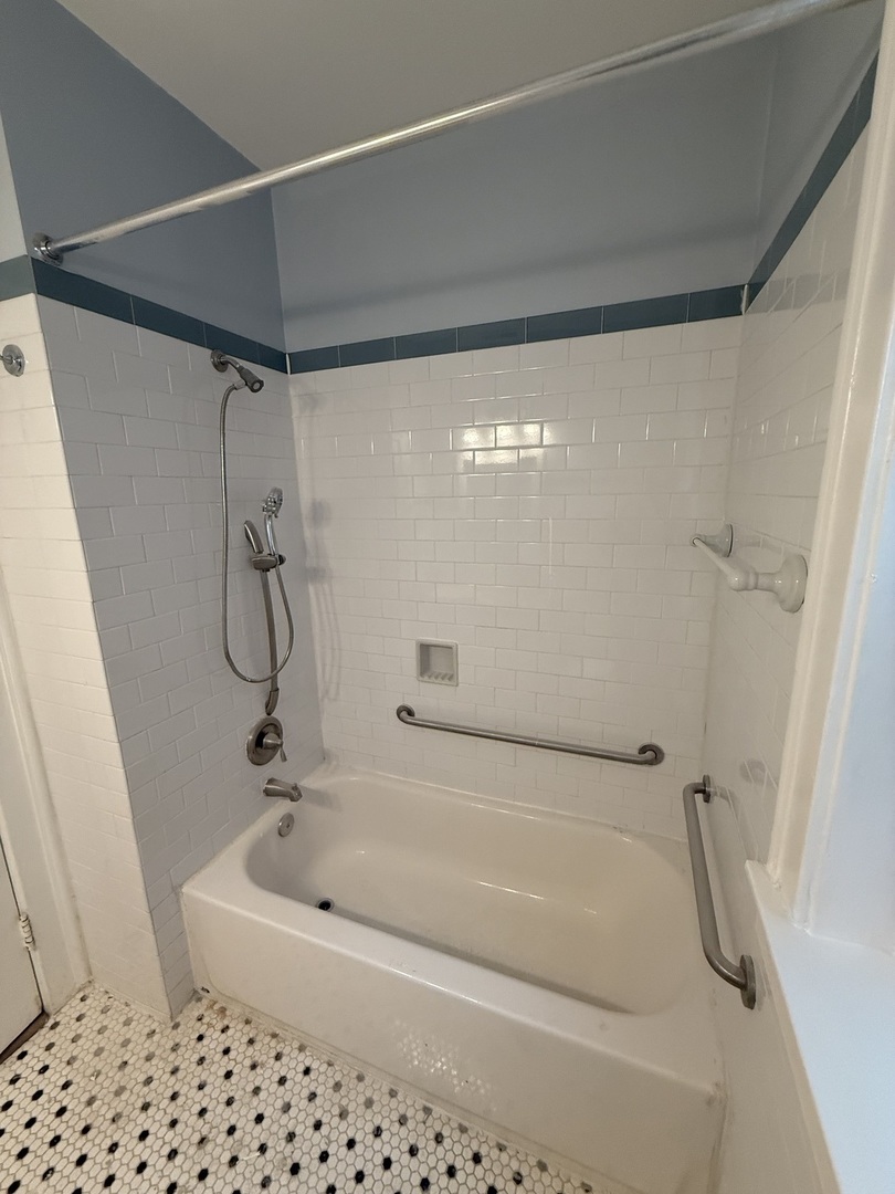 2827 W Lunt Avenue Unit: 1