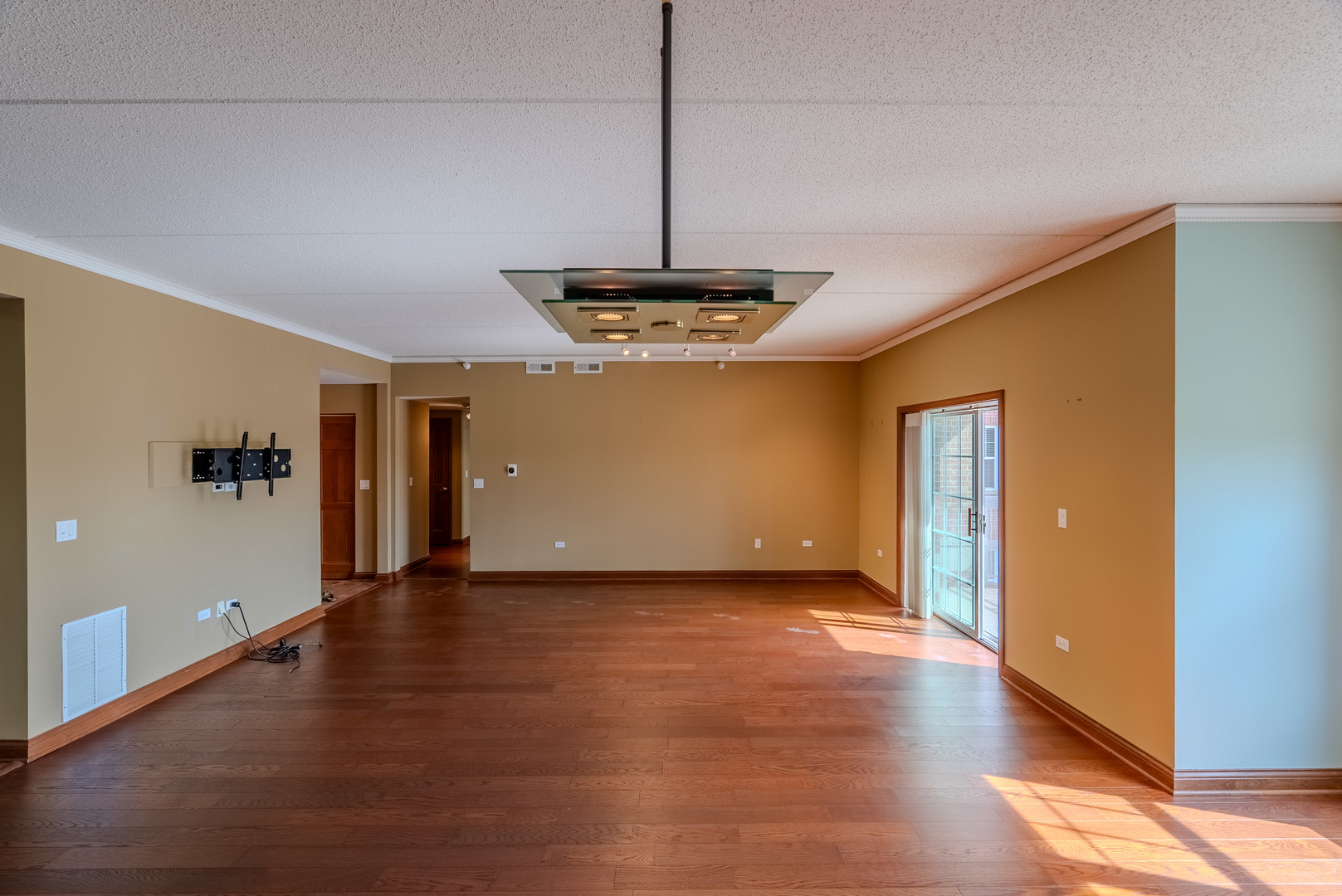 153 Pointe Drive Unit: 2201