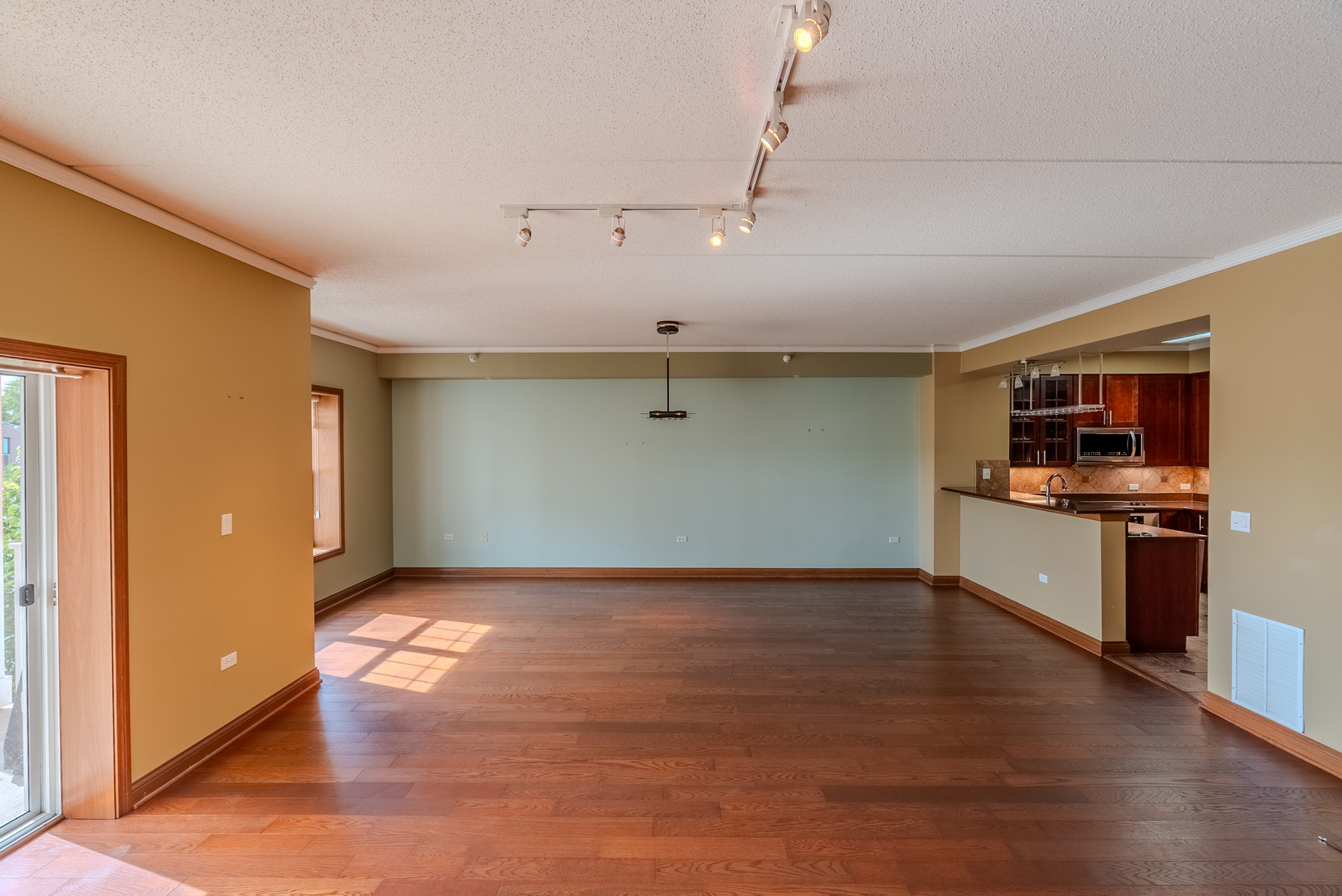 153 Pointe Drive Unit: 2201