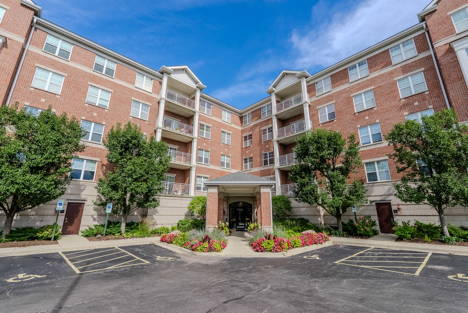 153 Pointe Drive Unit: 2201