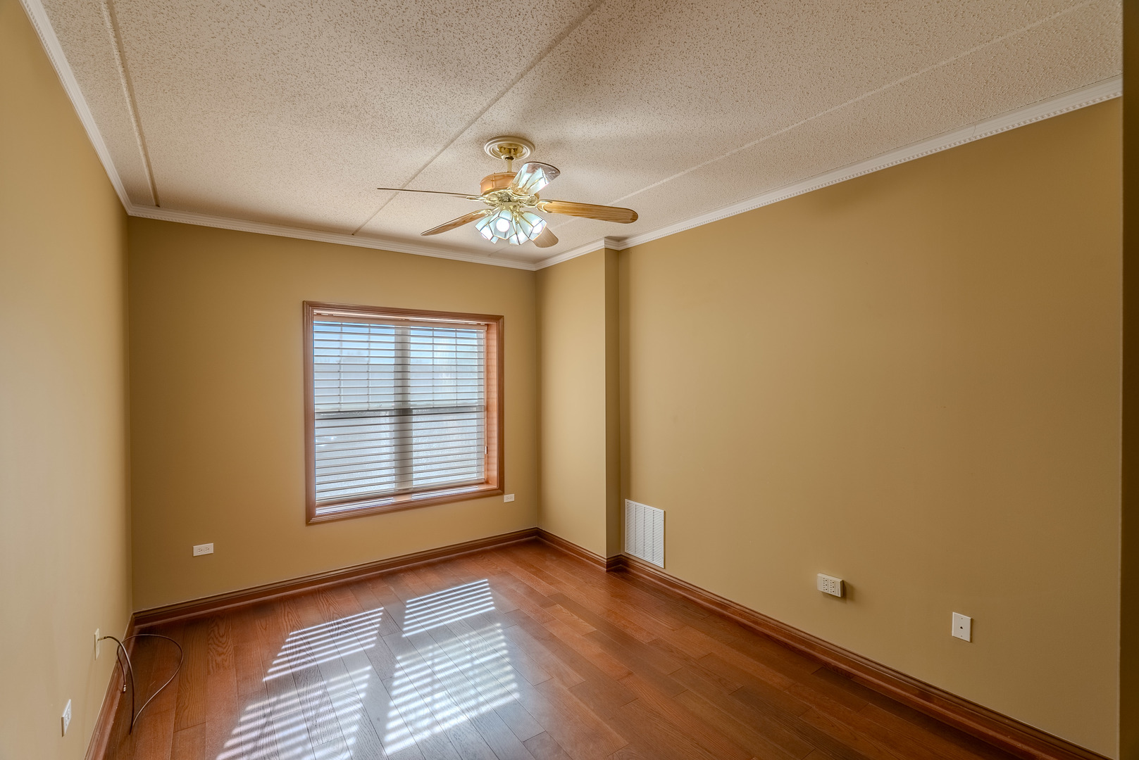 153 Pointe Drive Unit: 2201