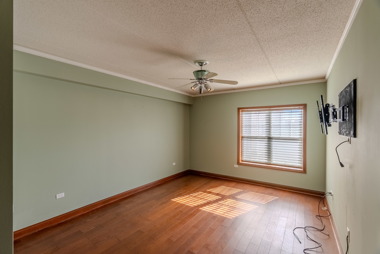 153 Pointe Drive Unit: 2201