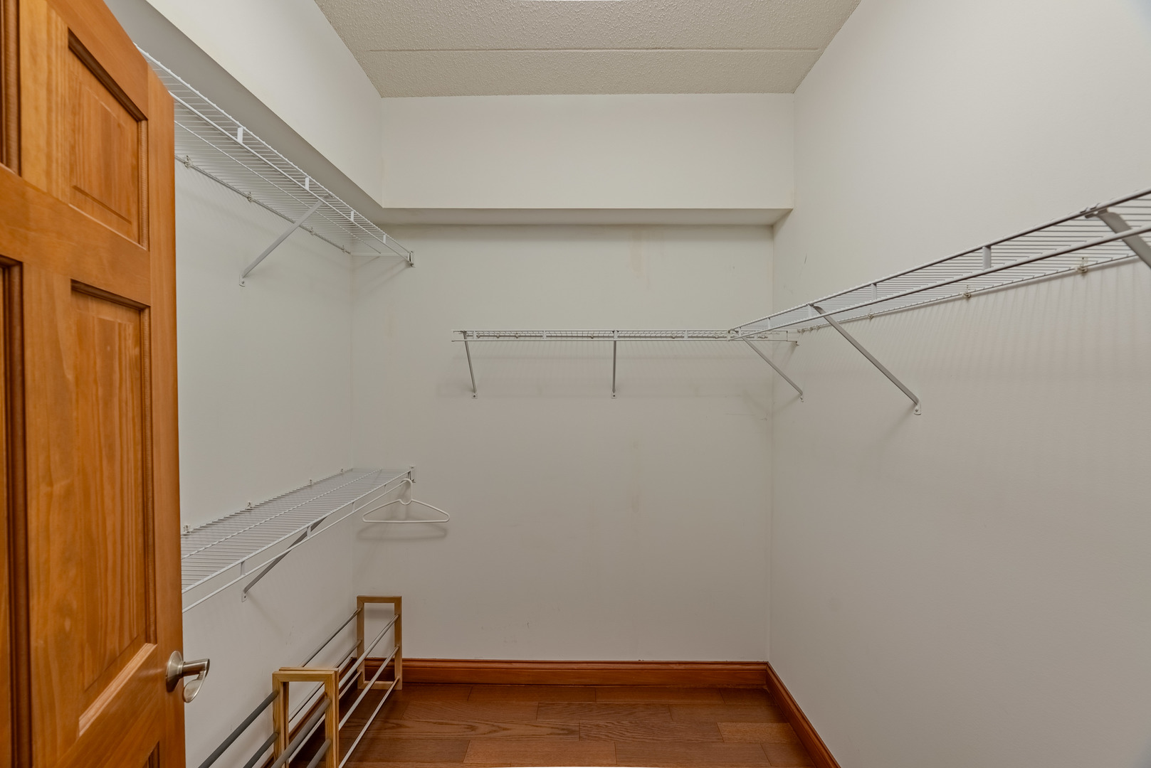 153 Pointe Drive Unit: 2201