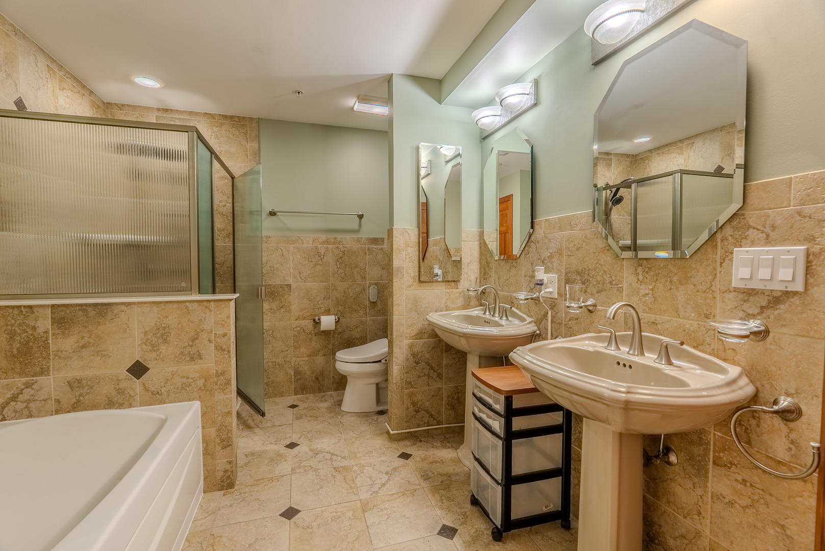 153 Pointe Drive Unit: 2201