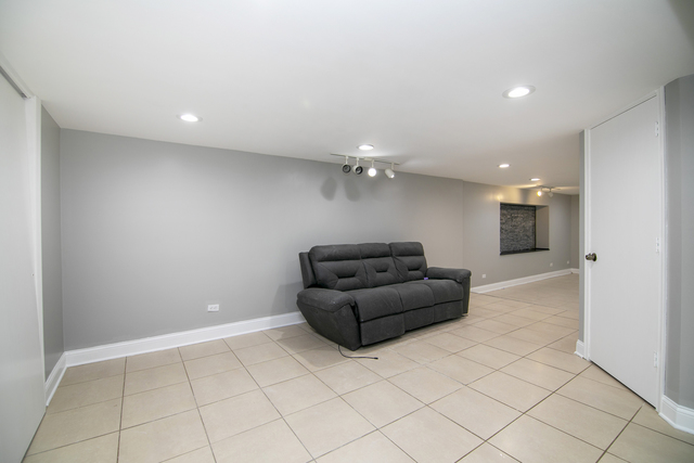 8021 W 91st Street