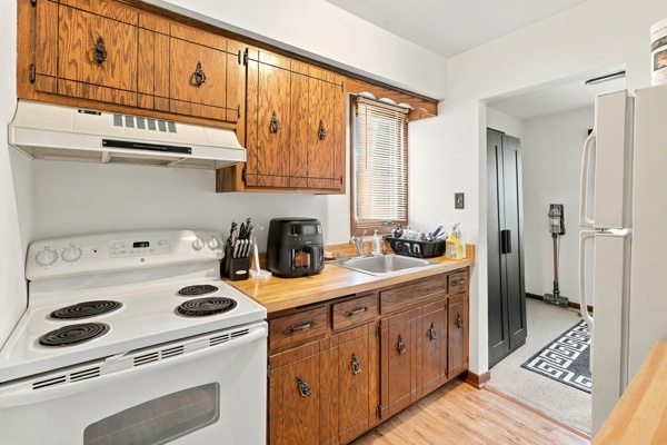 18707 Burnham Avenue