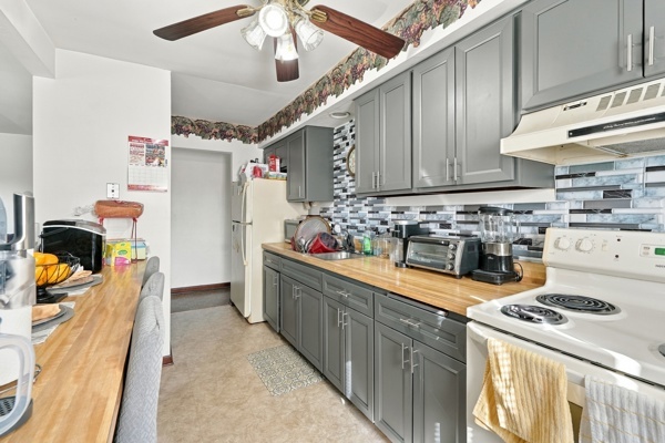 18707 Burnham Avenue