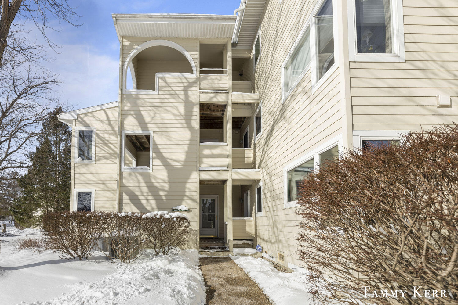 977 Lake Street, 10
