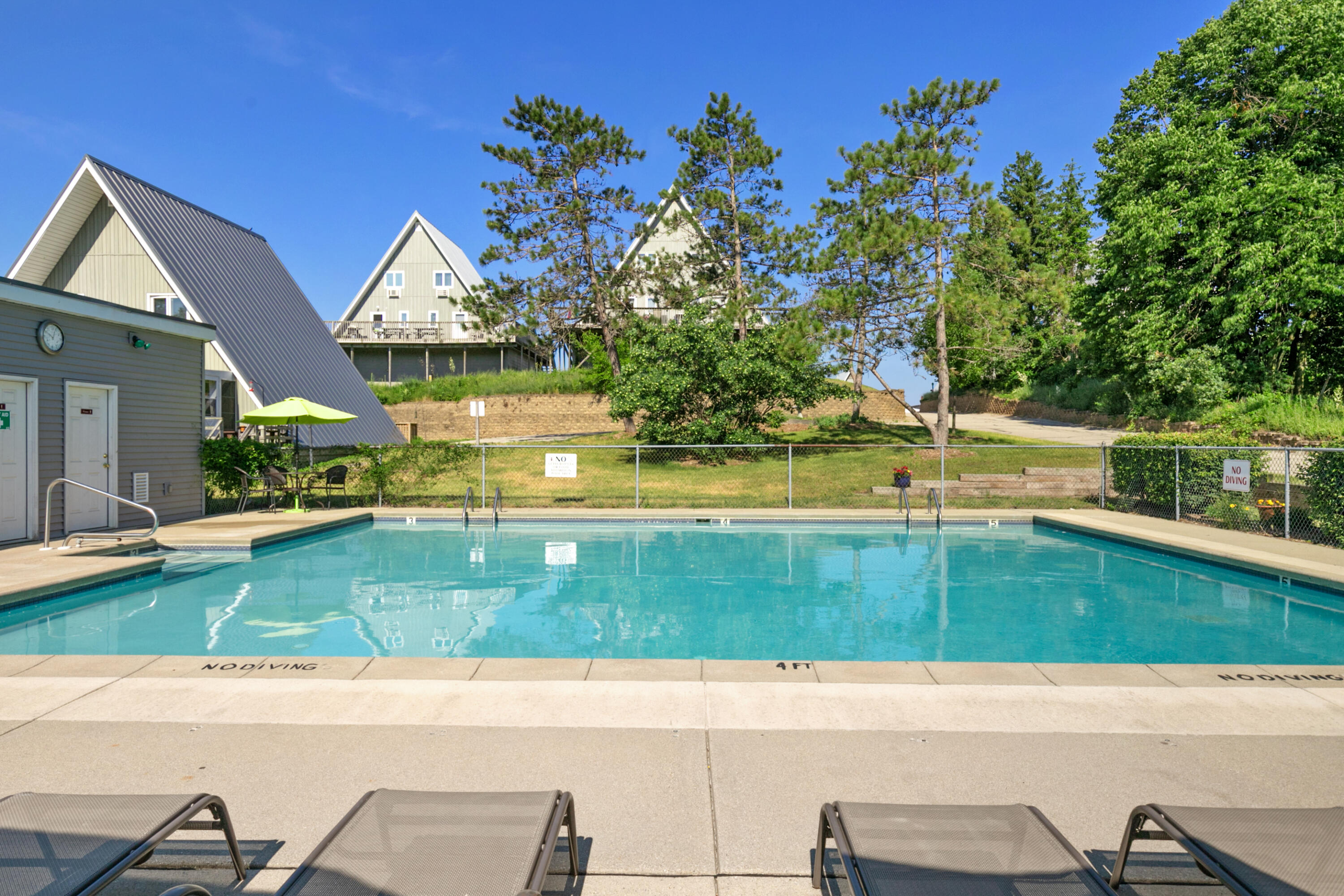 5340 Notre Dame Avenue, 101