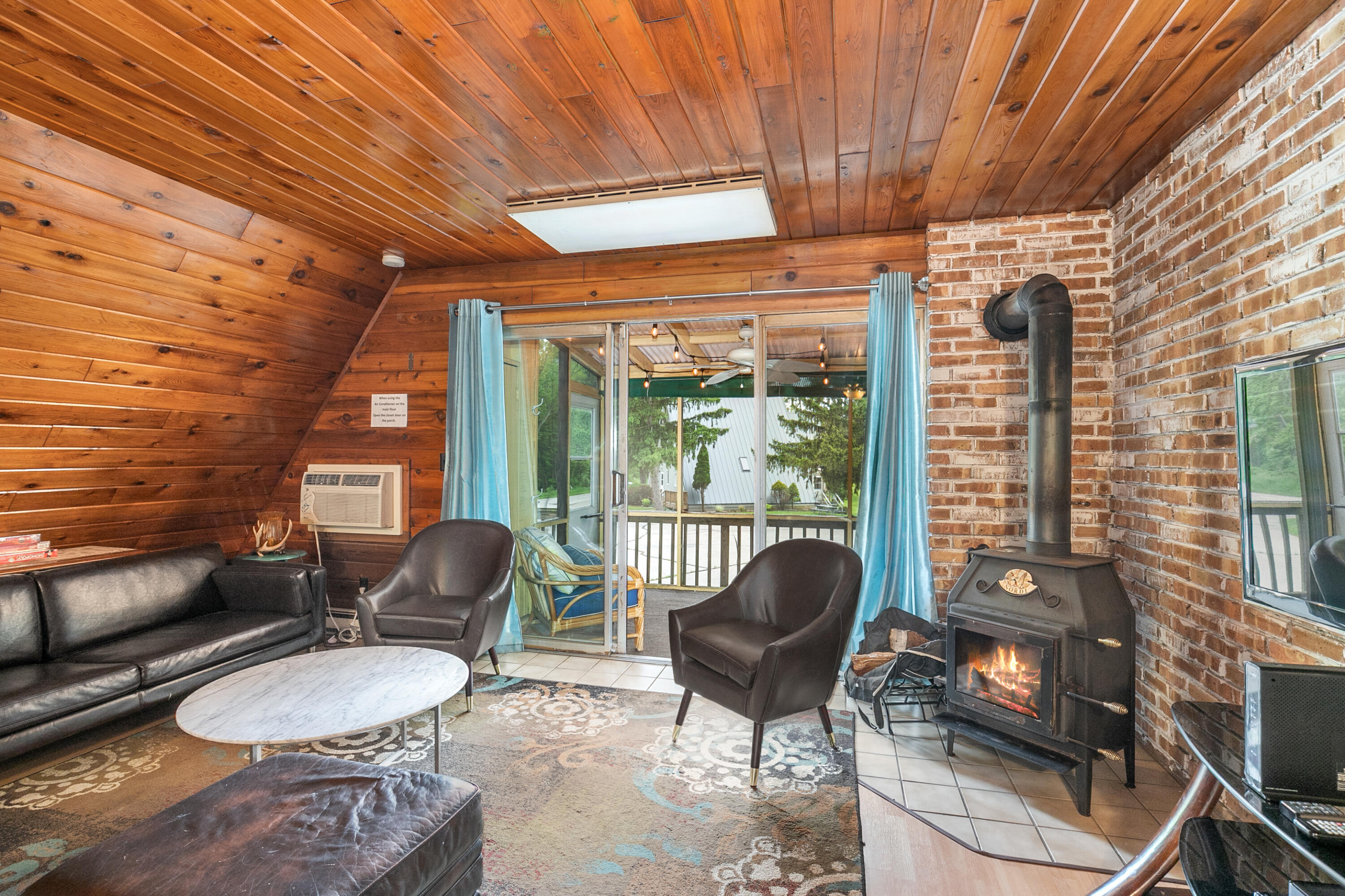 5340 Notre Dame Avenue, 101