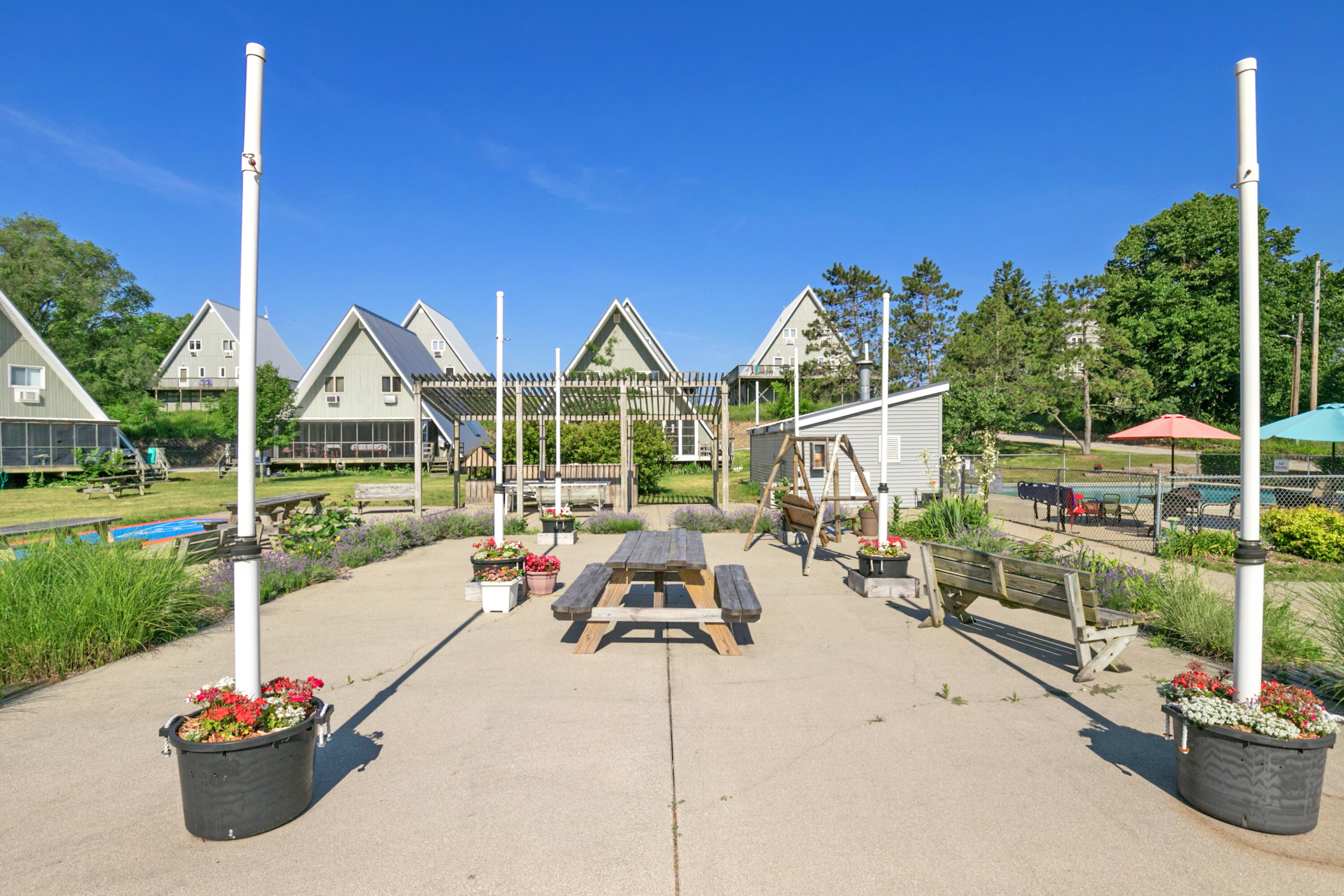5340 Notre Dame Avenue, 101