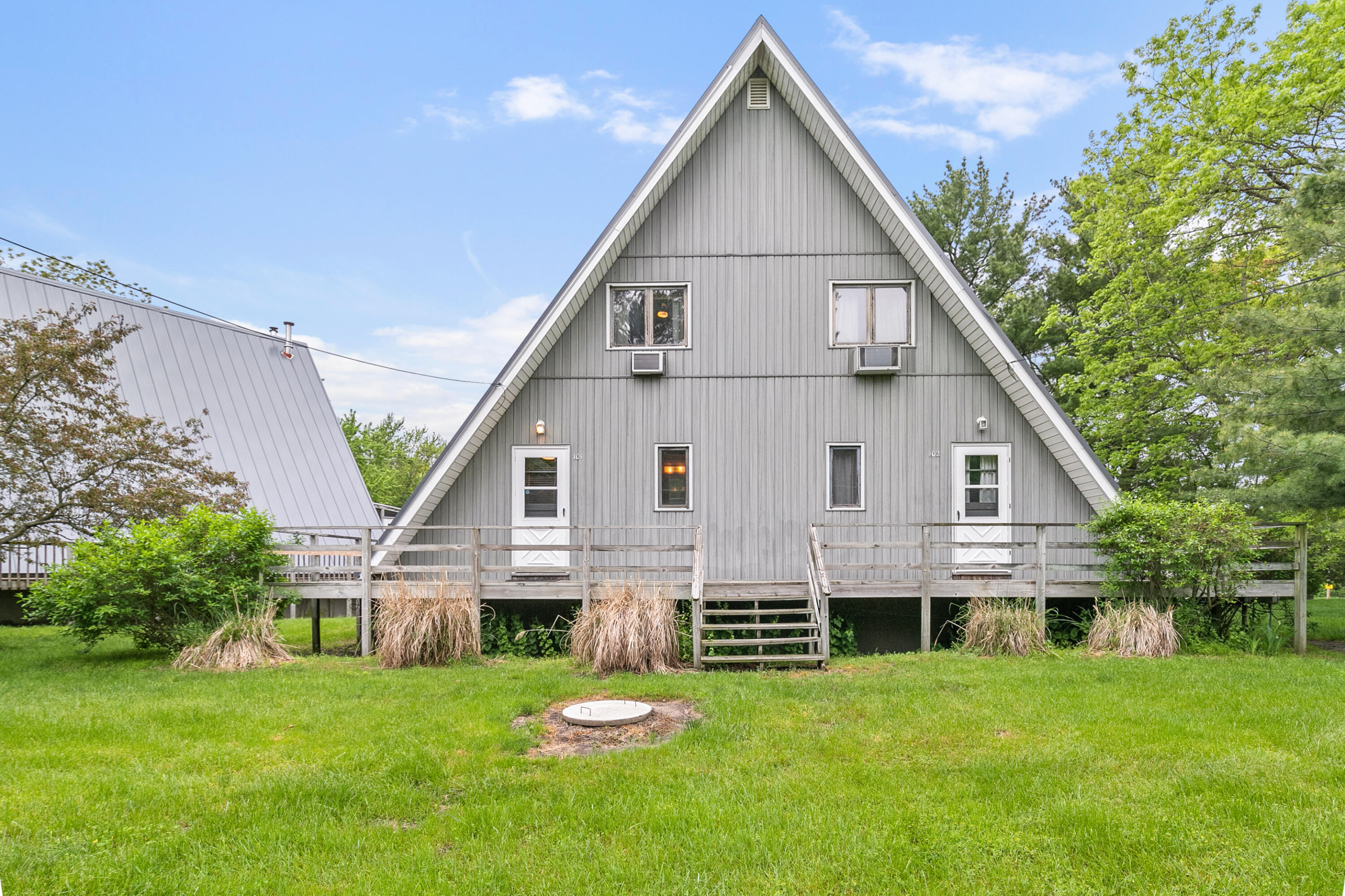 5340 Notre Dame Avenue, 101