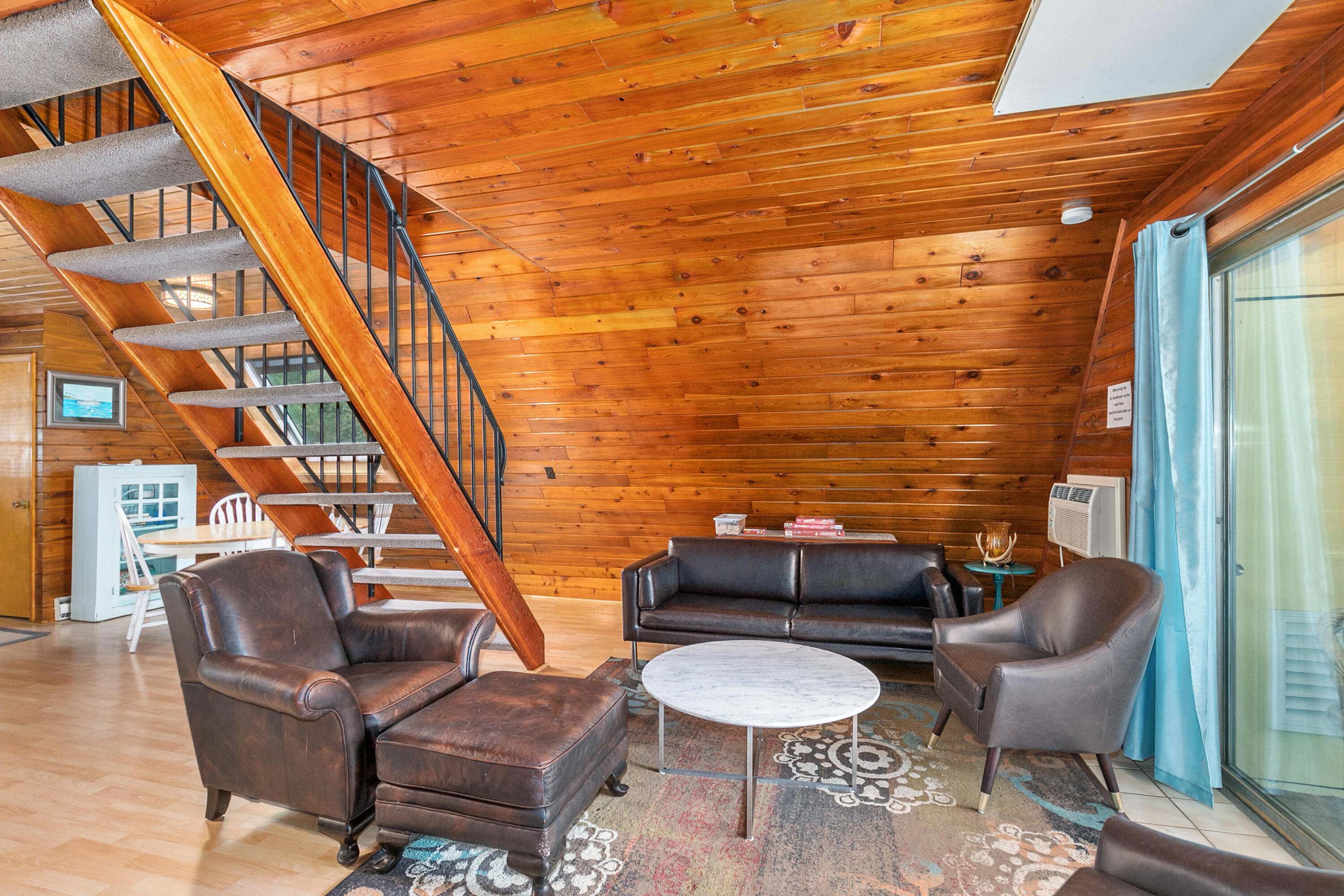 5340 Notre Dame Avenue, 101