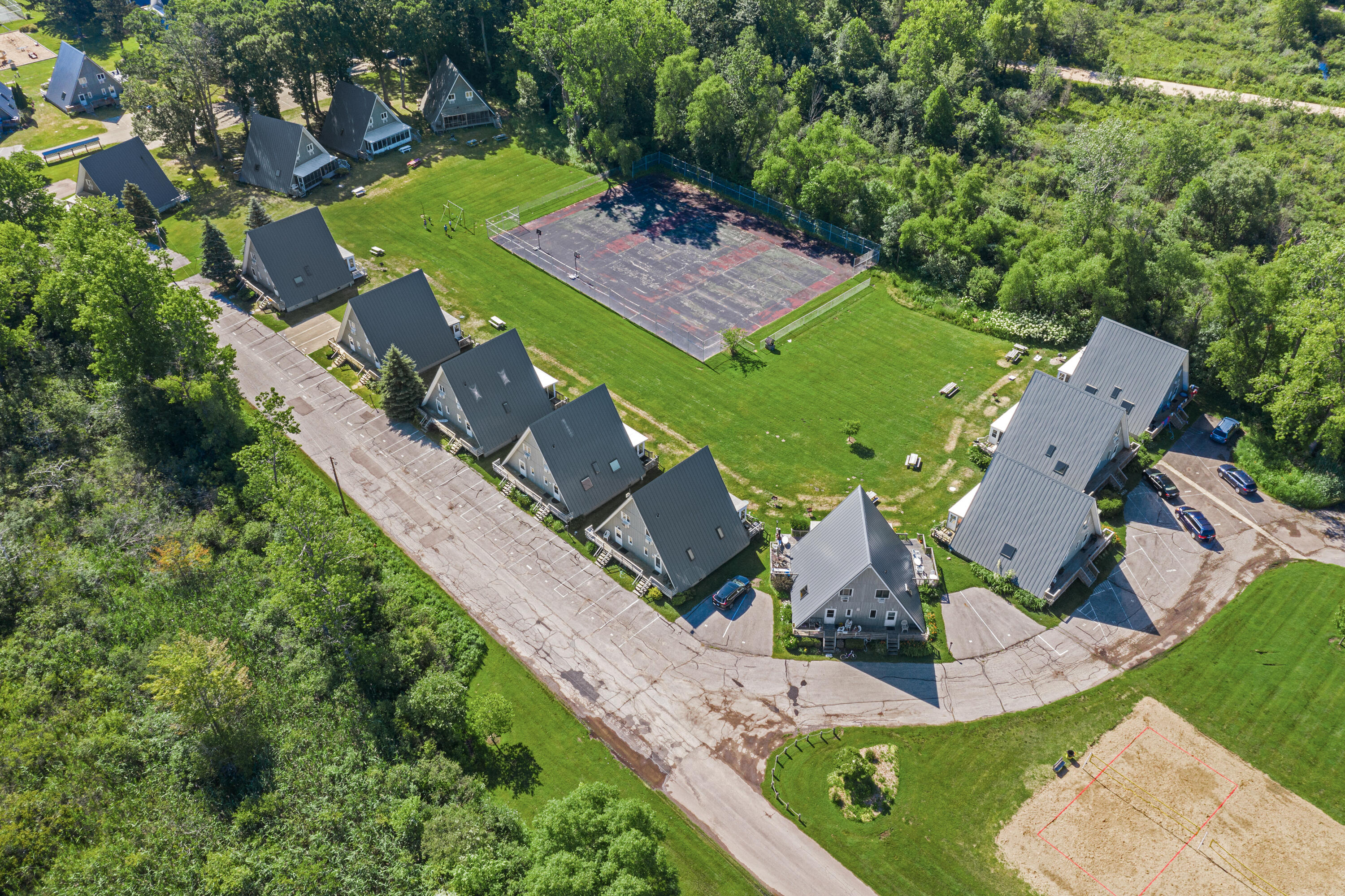 5340 Notre Dame Avenue, 101