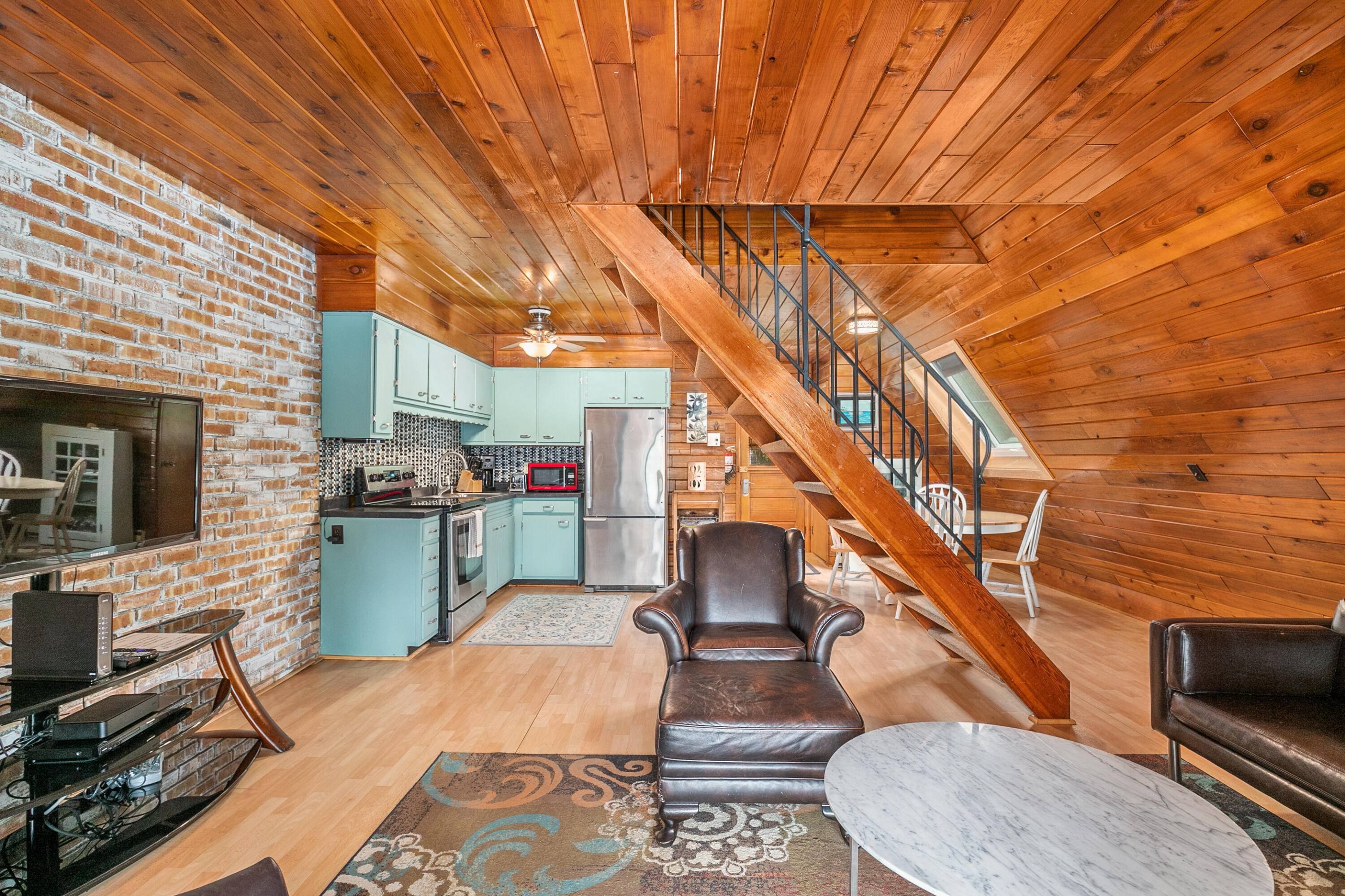 5340 Notre Dame Avenue, 101