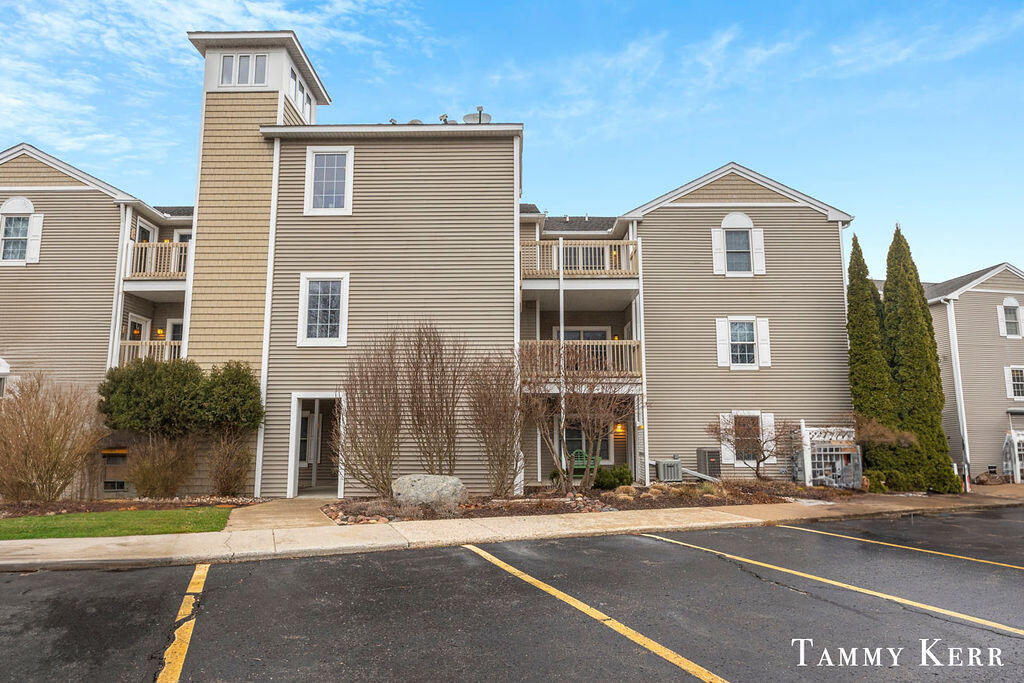 326 Singapore Court, 18