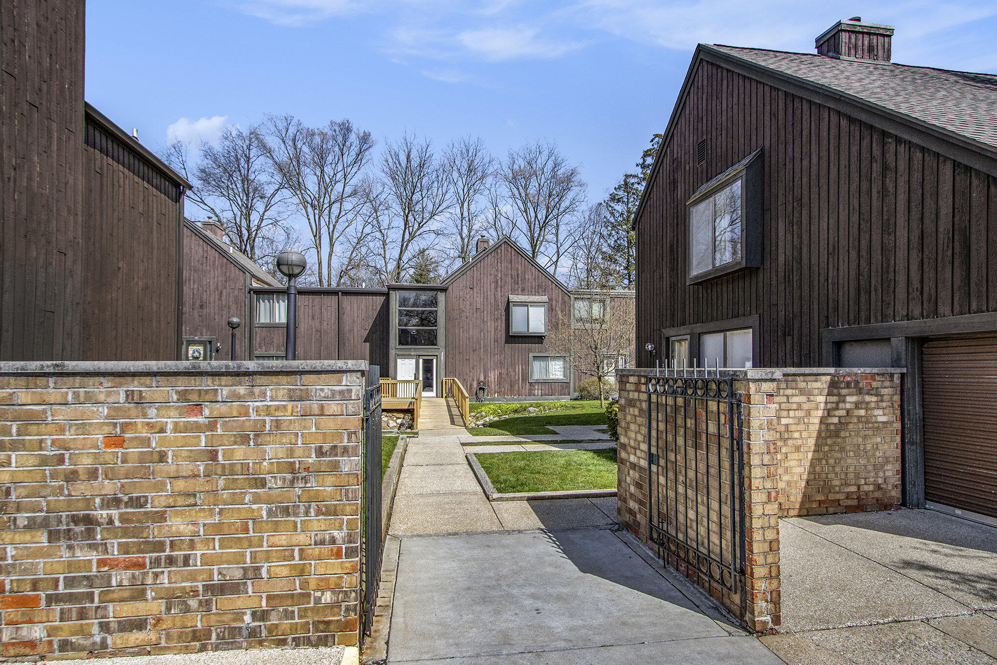 255 Ballantrae Court