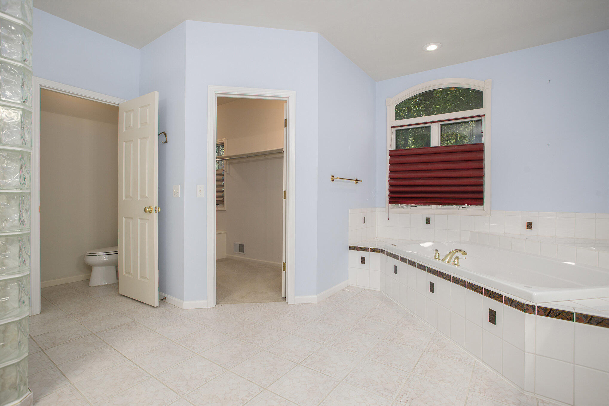 7151 Lakeridge Place