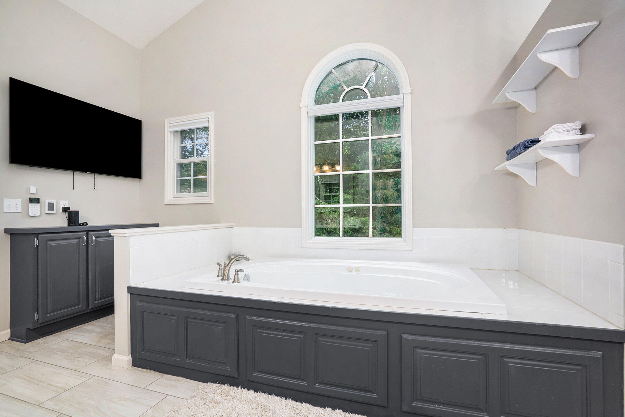 6390 Shugarbush Trail