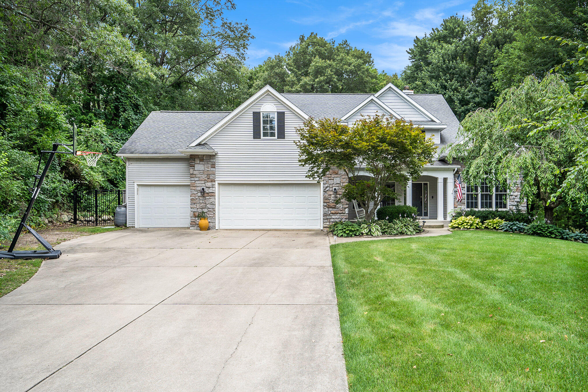 6390 Shugarbush Trail