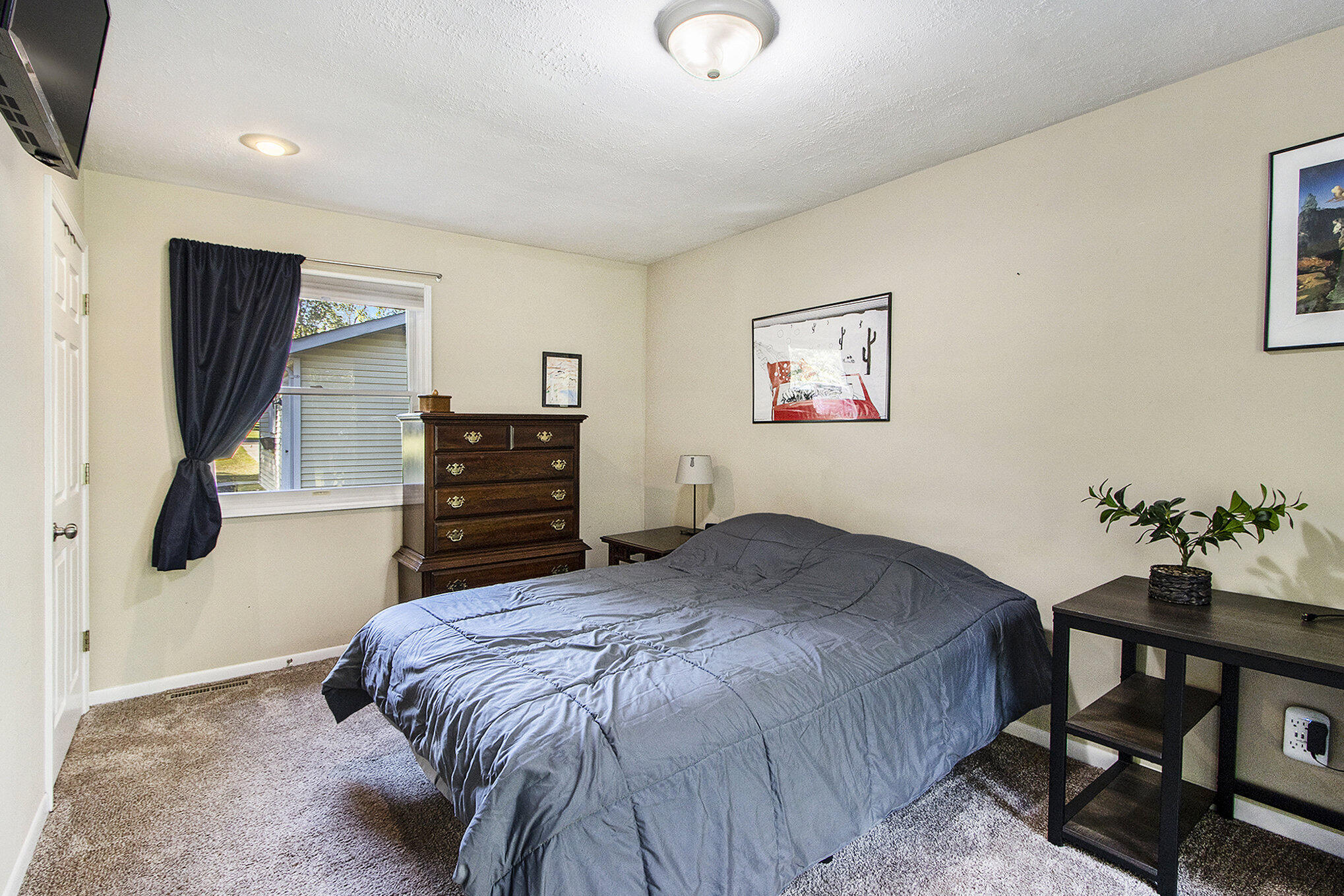 8321 Oakside Street