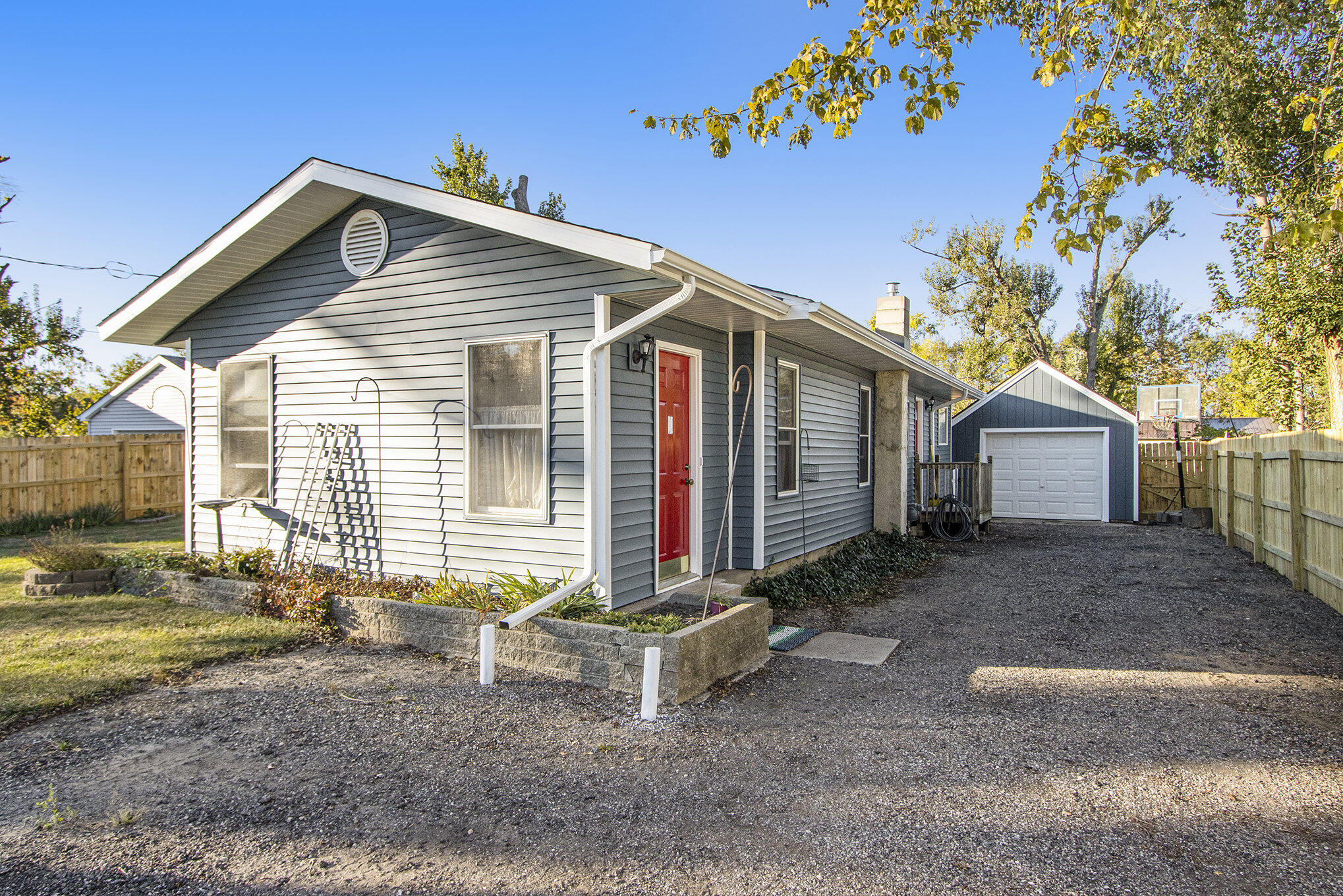 2121 Lansing Avenue