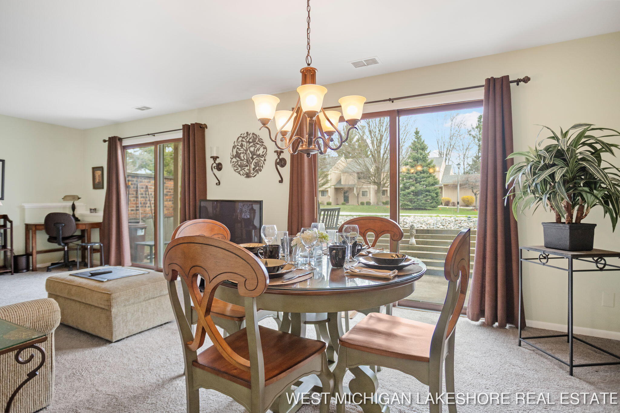 2615 Ridgecroft Drive SE, 102