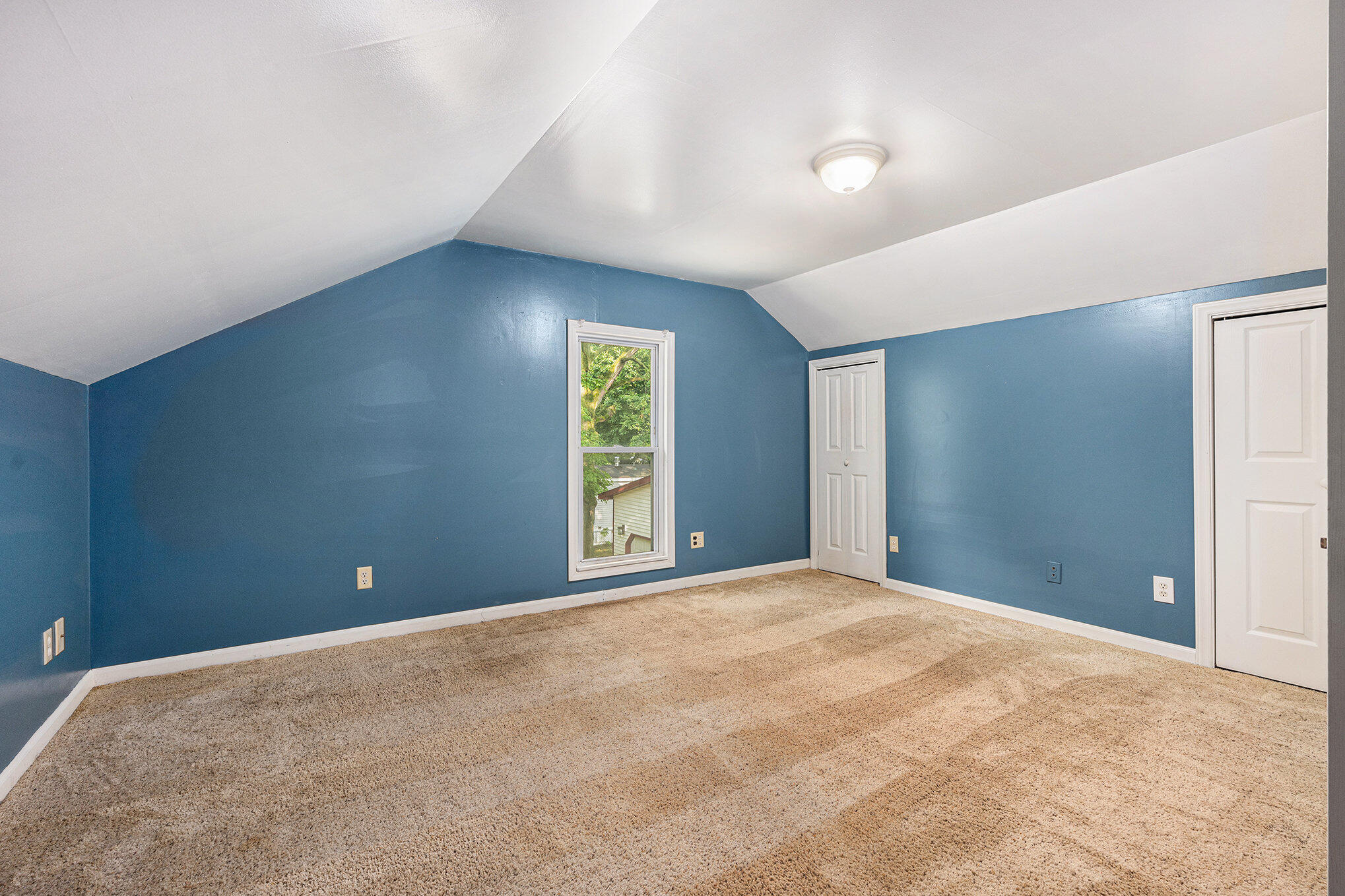 909 Millard Street