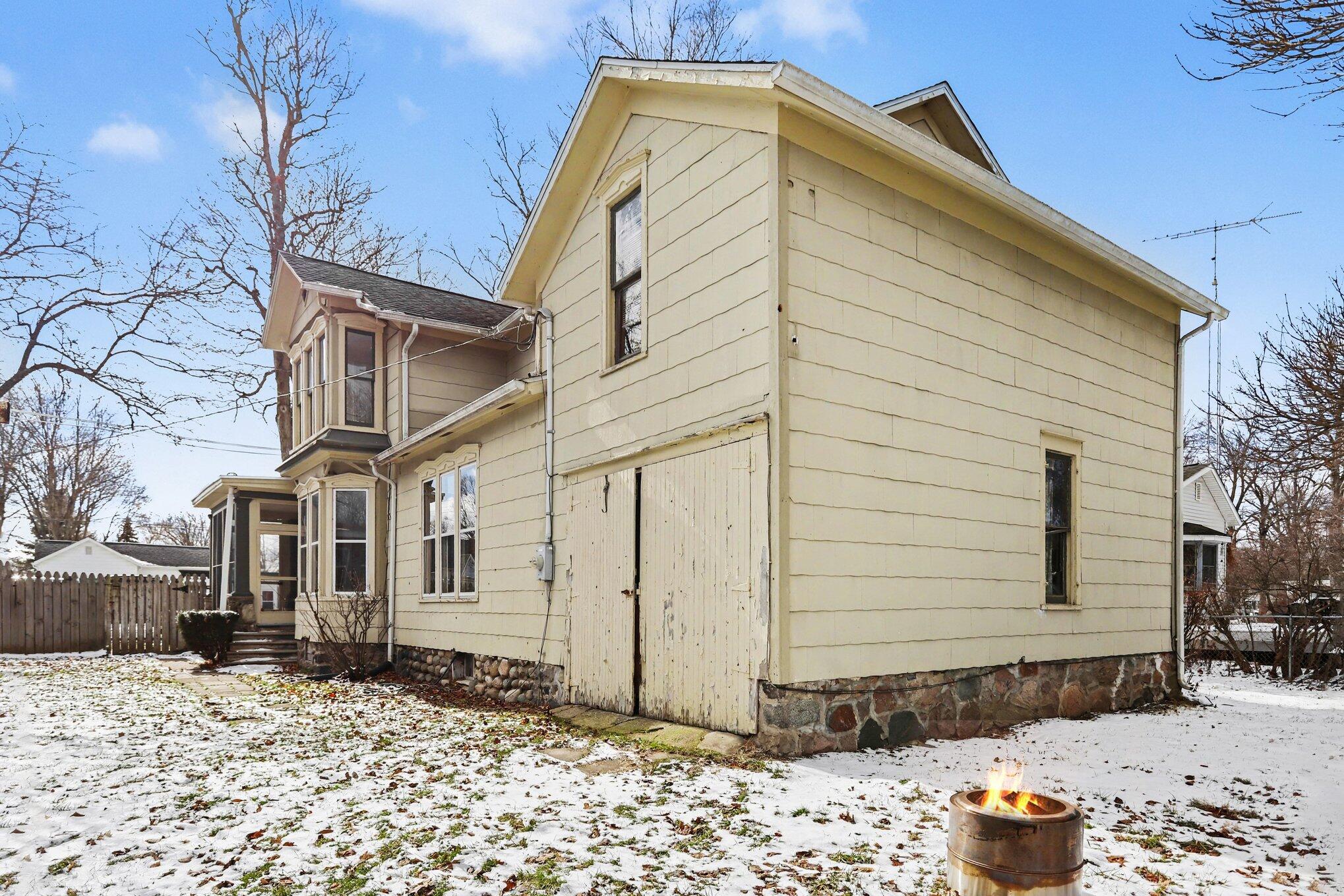 228 W Jackson Street