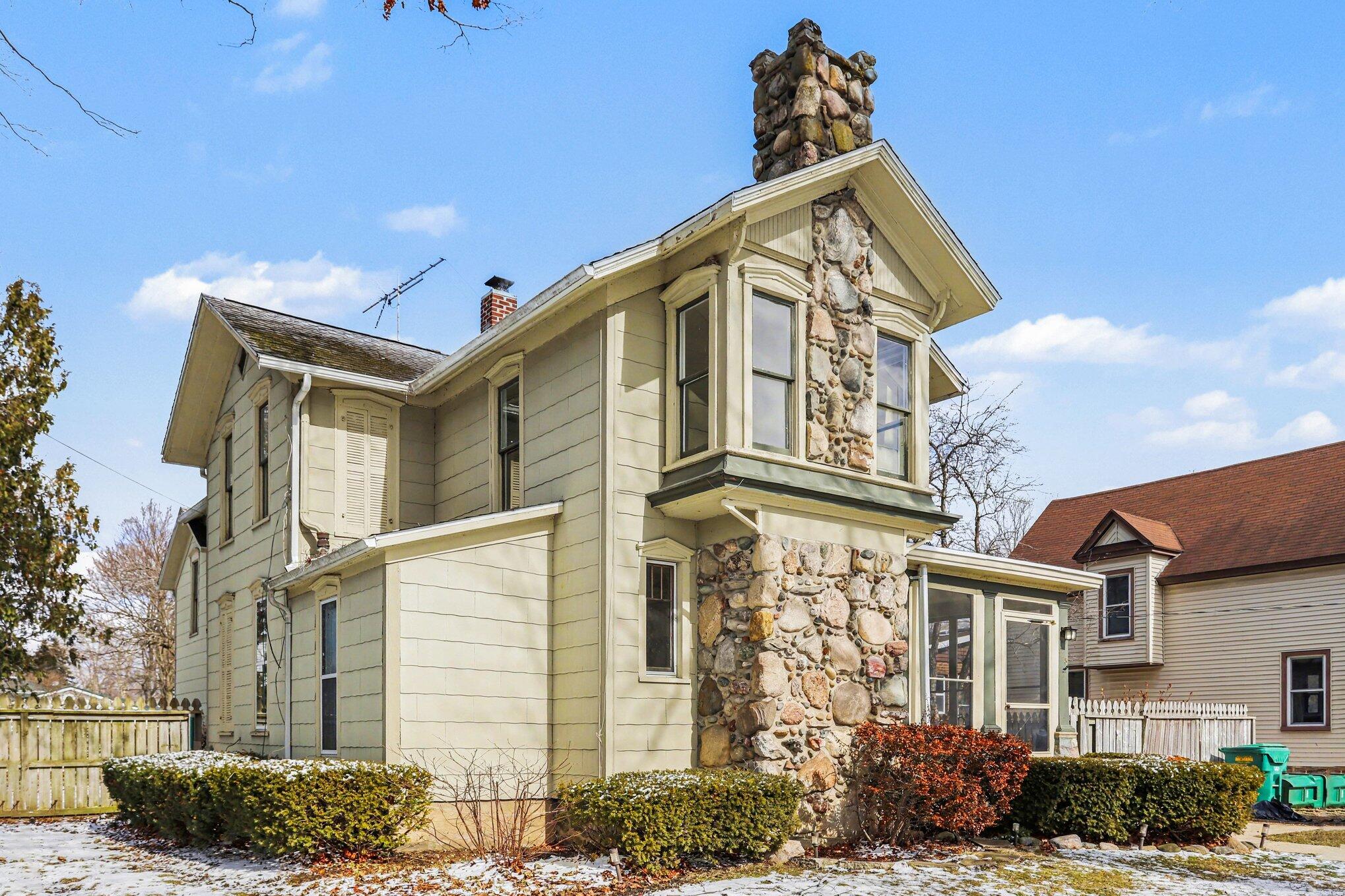 228 W Jackson Street