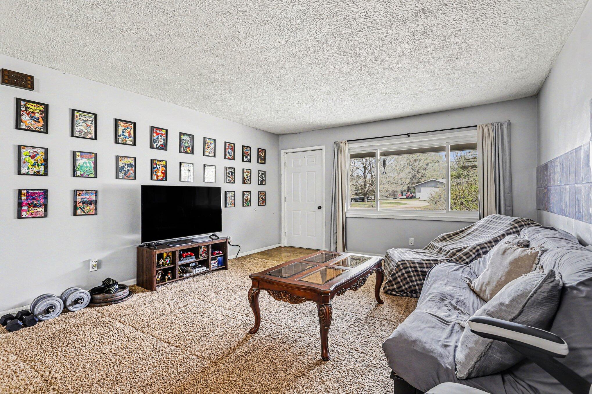 8131-8133 Ravine Road