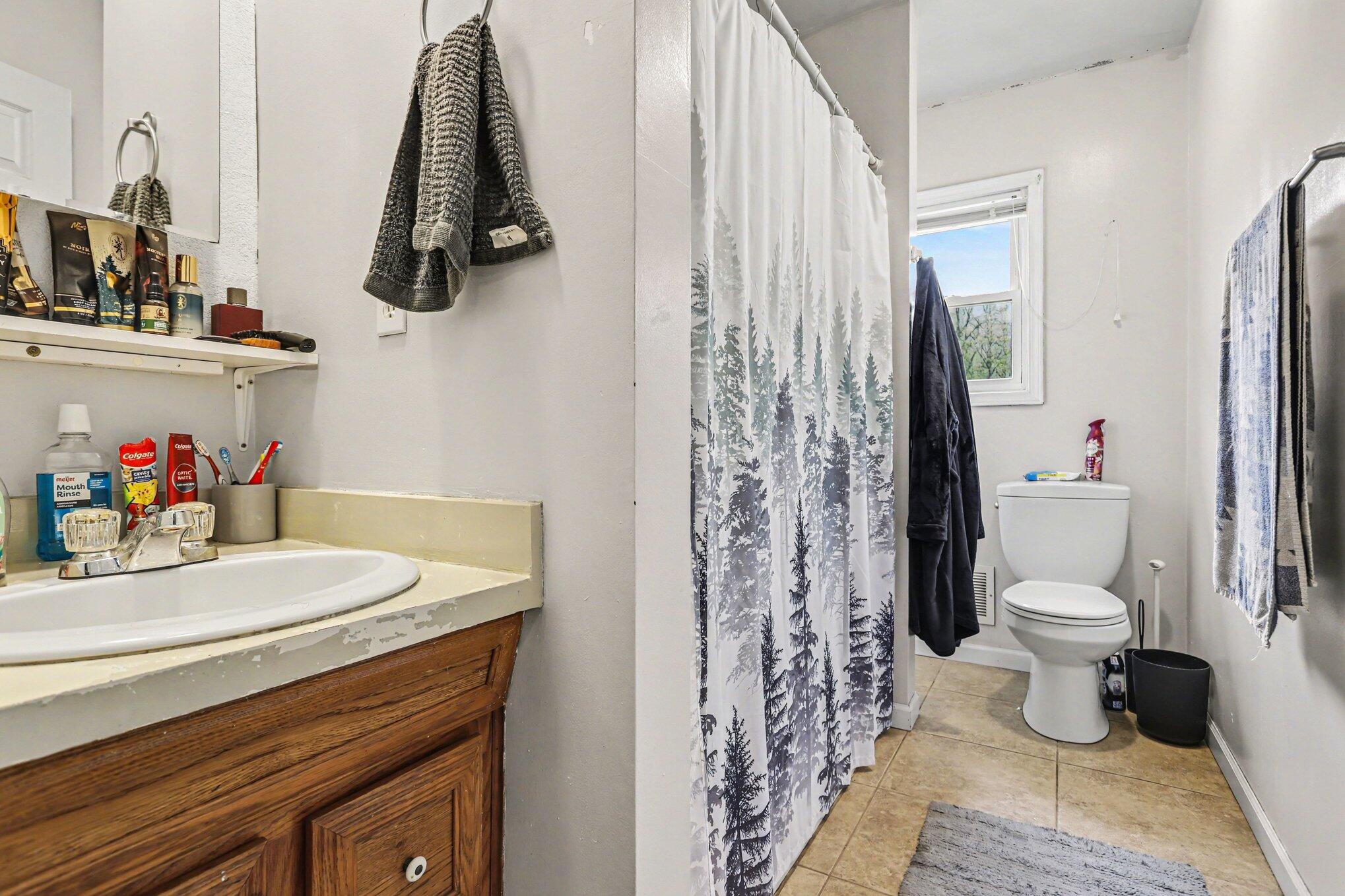 8131-8133 Ravine Road