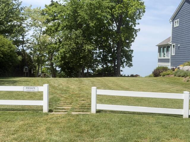 7368 Beachview Drive