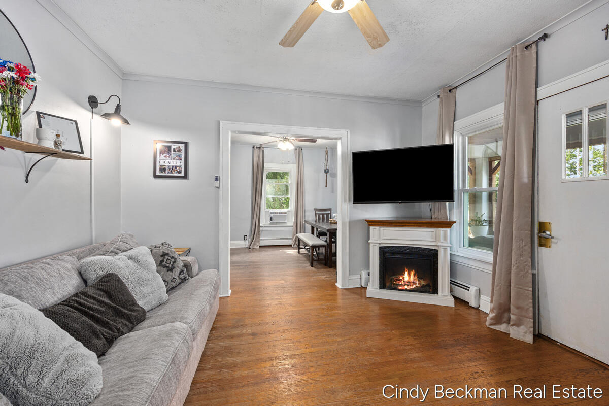 368 E 24th Street