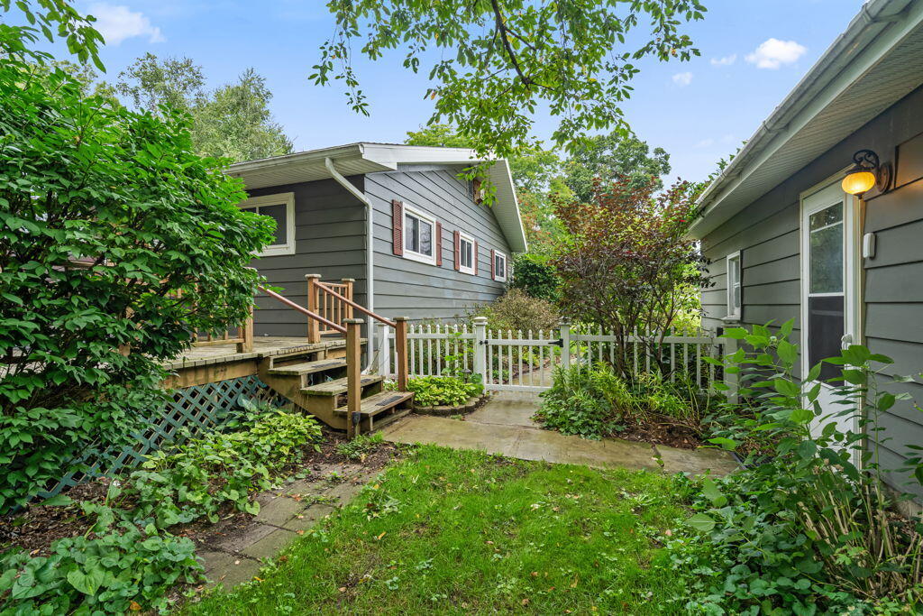15747 Coral Road