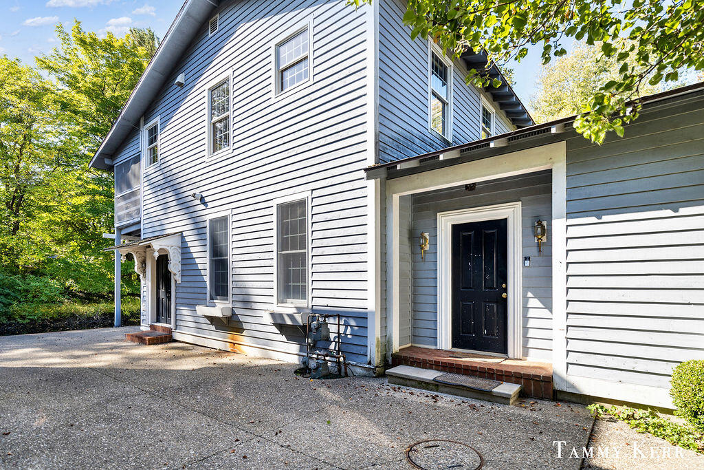 844 Holland Street