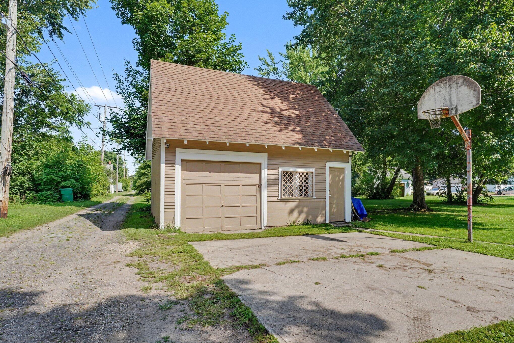265 E 4th Street