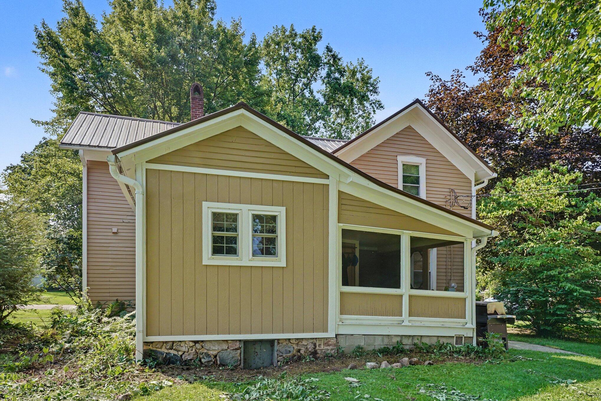 265 E 4th Street