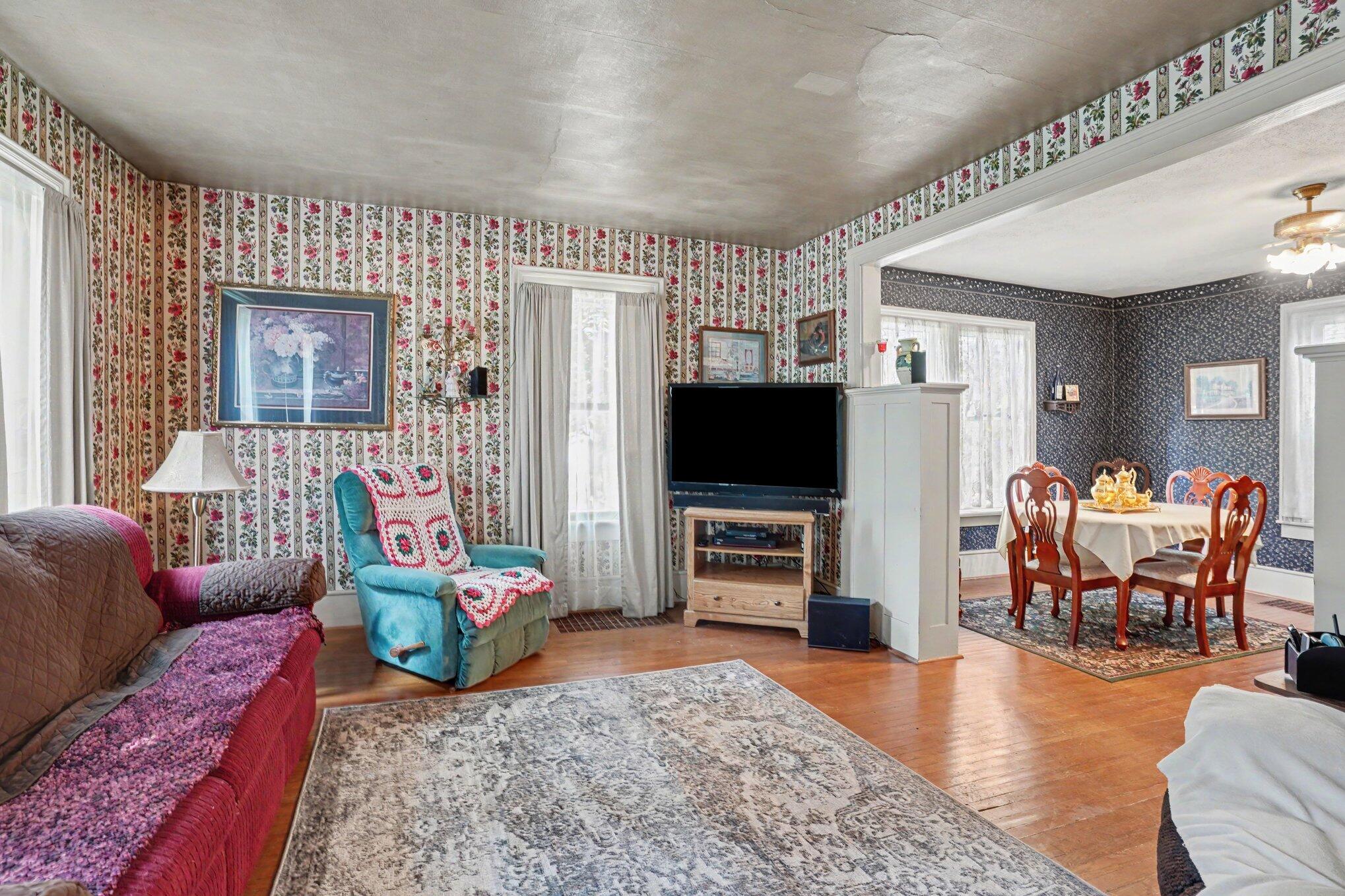 265 E 4th Street