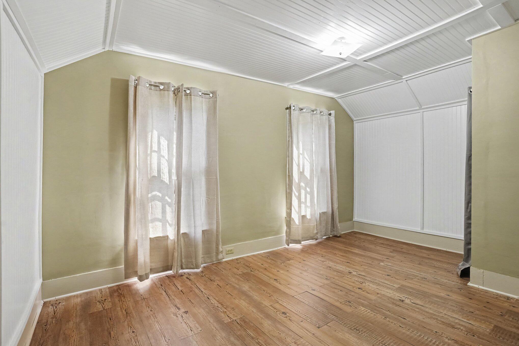265 E 4th Street