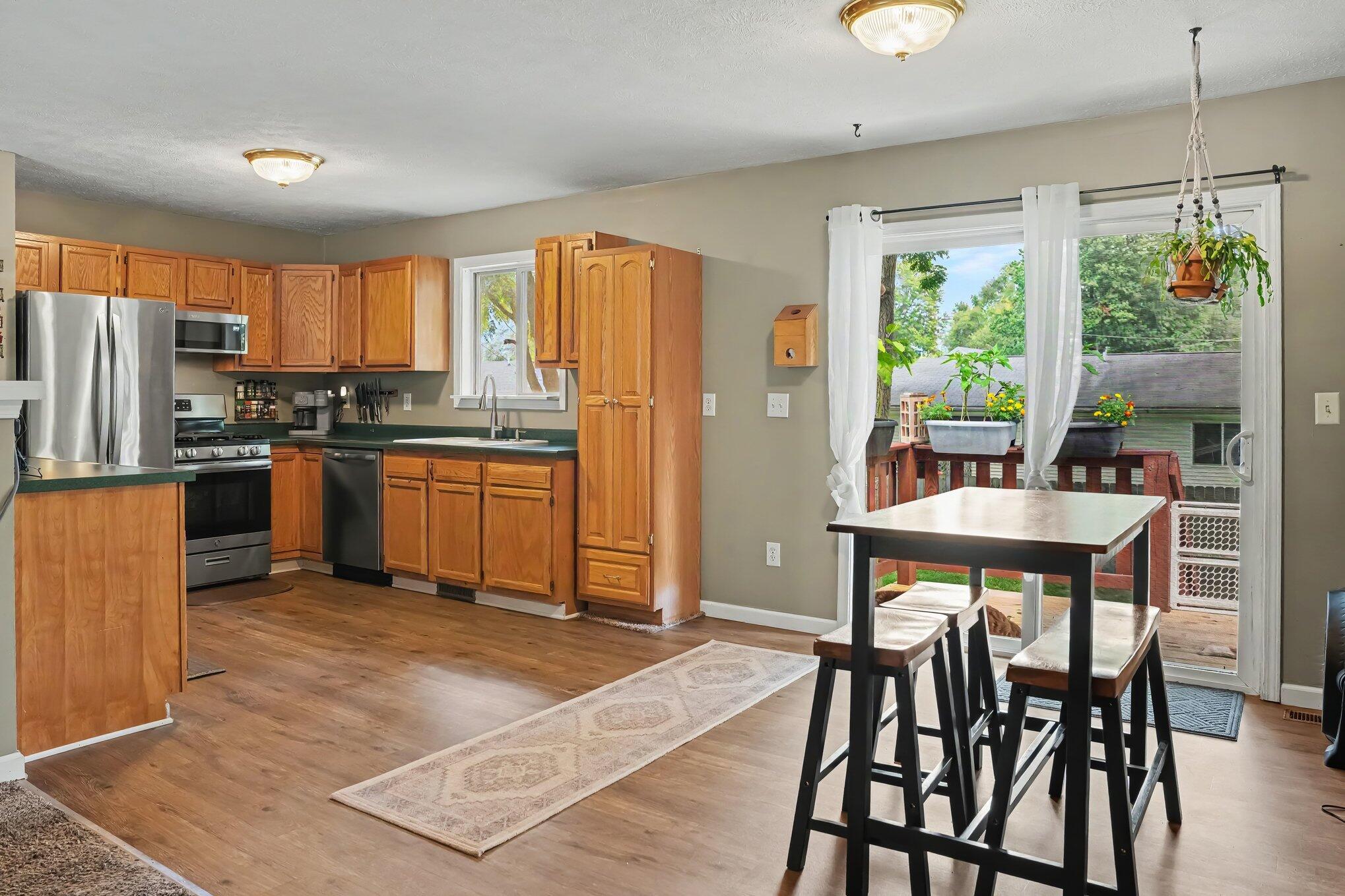 210 W 4th Street